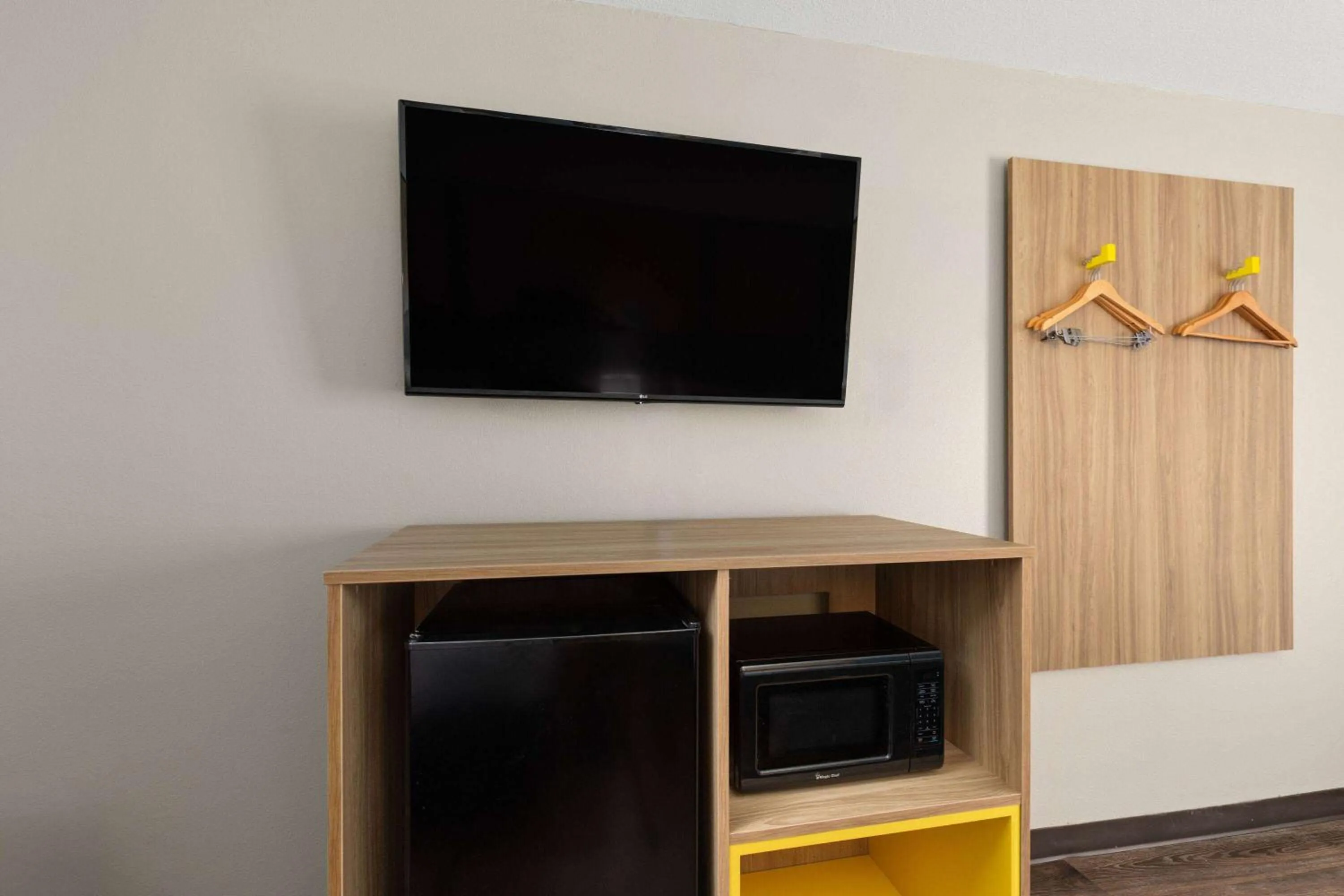 Queen Room with Two Queen Beds - Non-Smoking in Days Inn by Wyndham Clarksville North EXIT 4