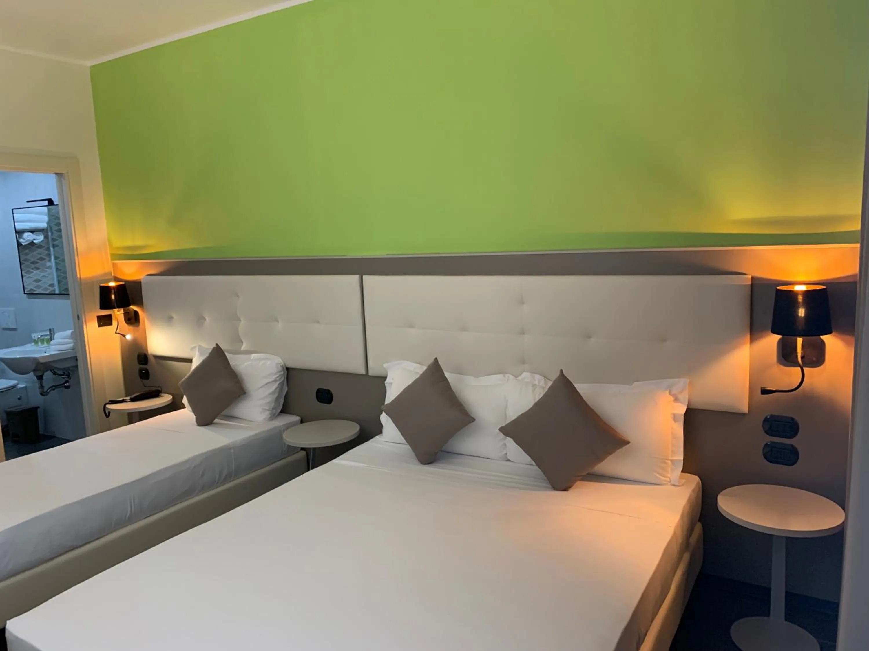 Deluxe Triple Room in Hotel Stradivari