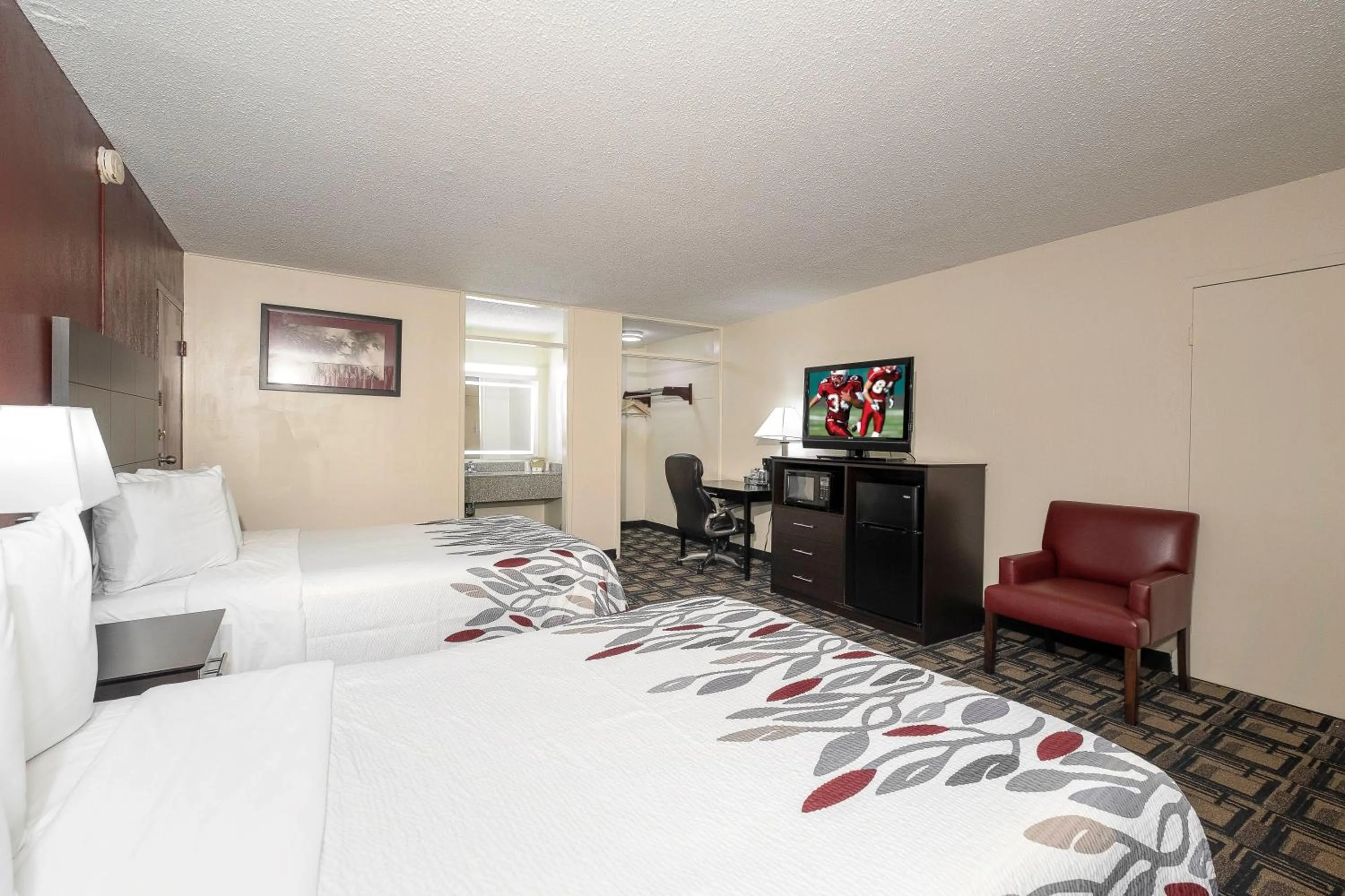 Deluxe Double Room with Two Double Beds Non-Smoking in Red Roof Inn Murray