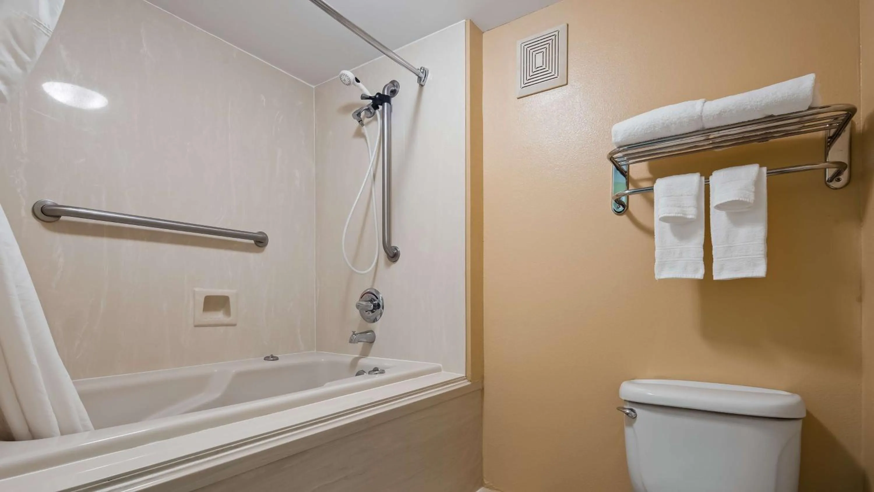 Queen Room with Jetted Tub - Second Floor in SureStay Plus by Best Western Covington