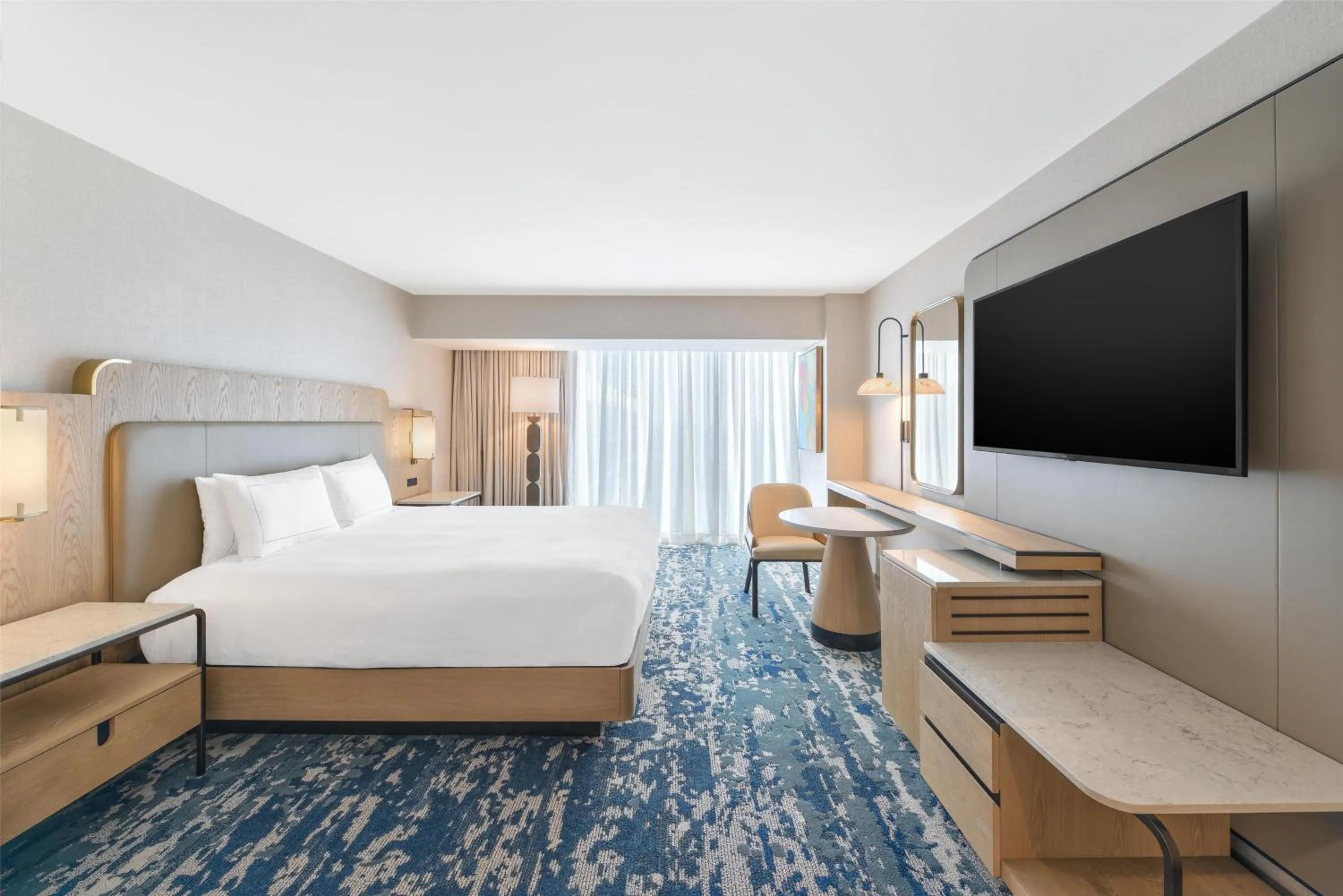 King Room with Bath Tub - Mobility Access in Hilton Anaheim