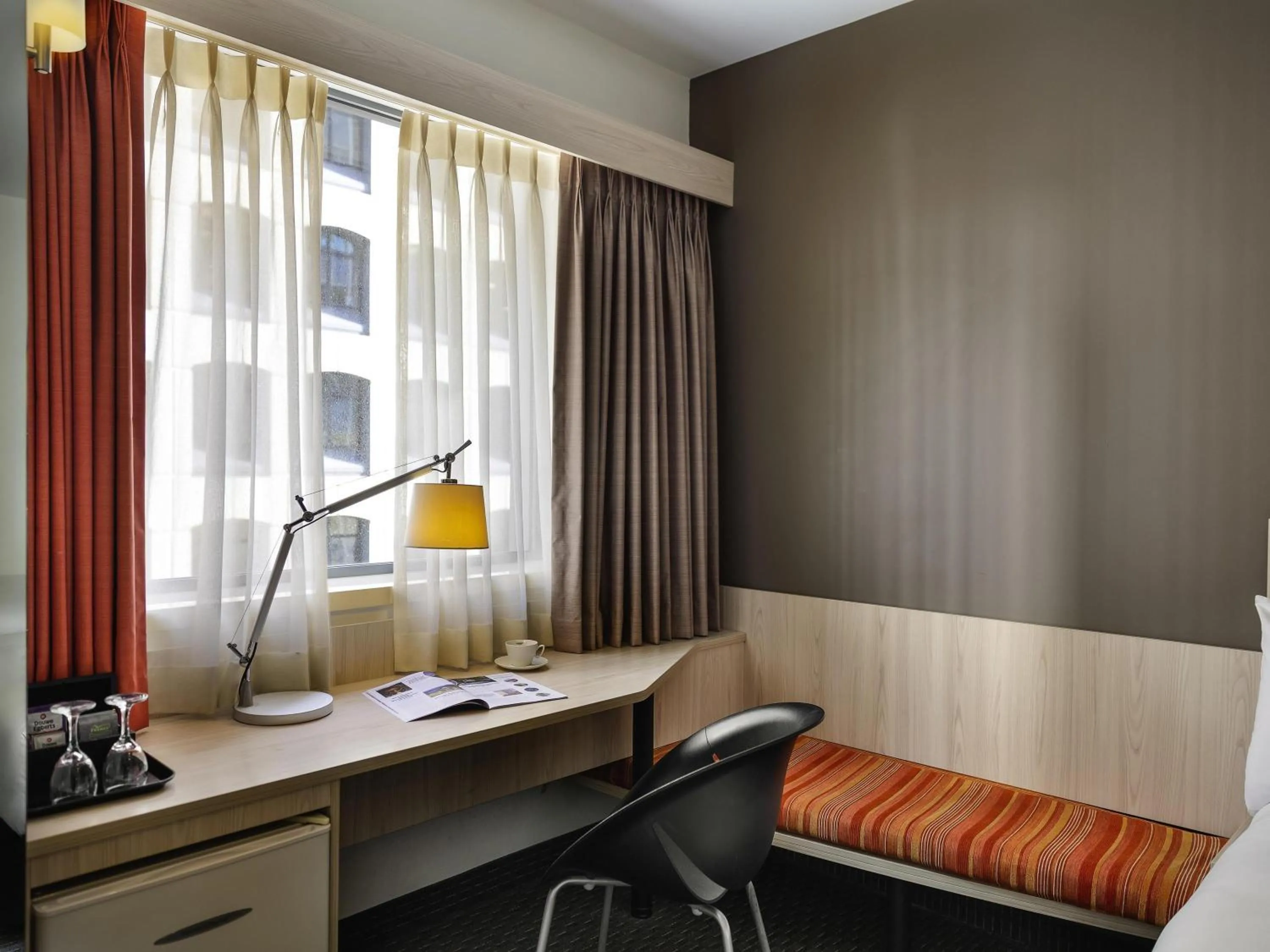 Queen Room in ibis Wellington