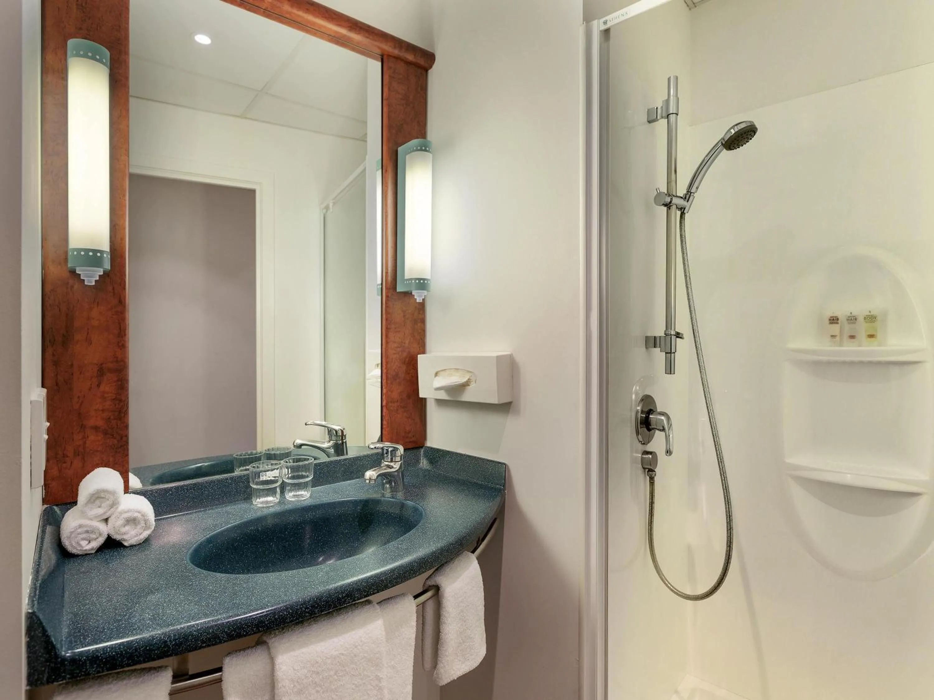 Queen Room in ibis Wellington