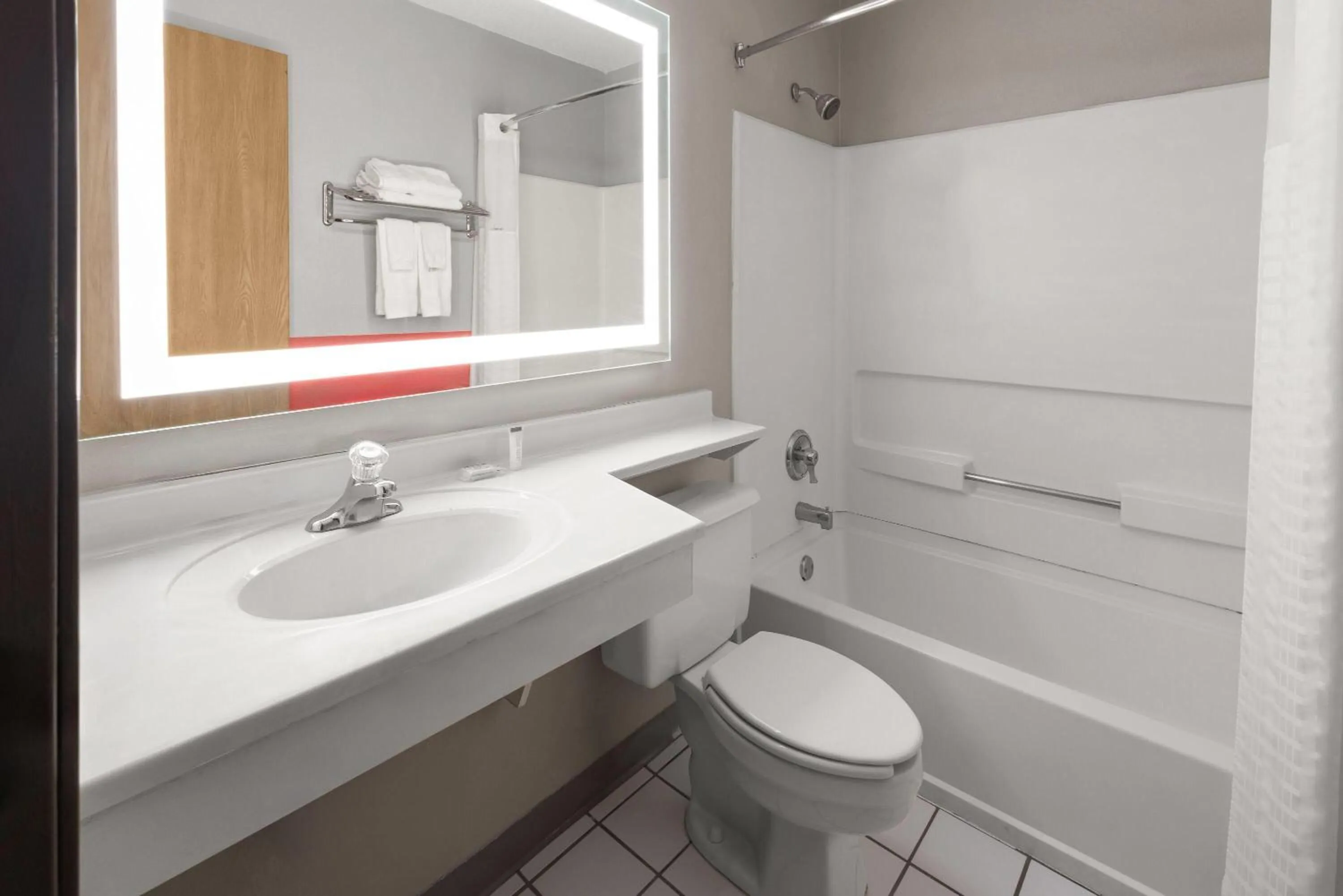 King Studio Suite - Non-Smoking in Super 8 by Wyndham New Stanton