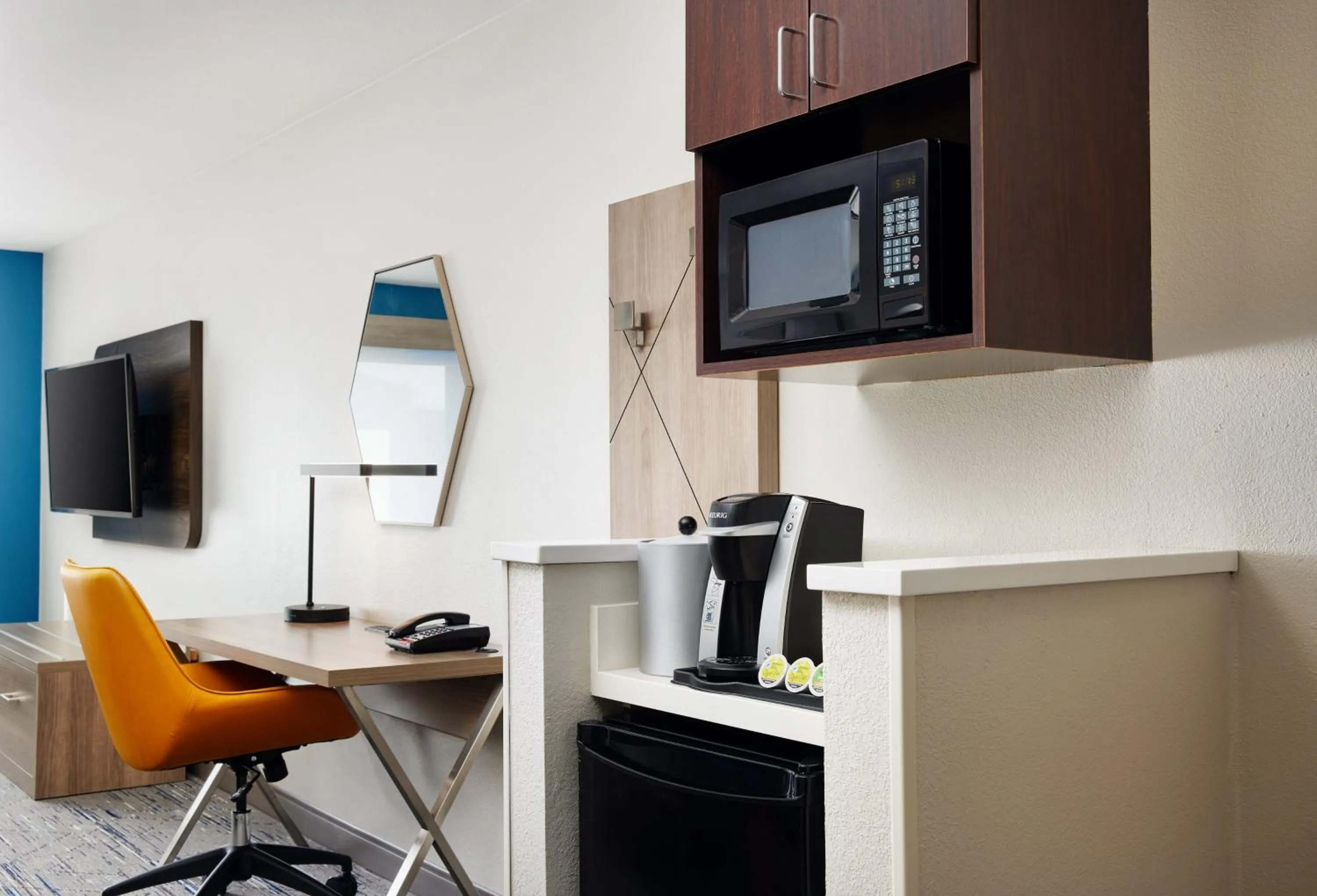 Standard Room with Two Queen Beds in Holiday Inn Express and Suites Wheeling by IHG