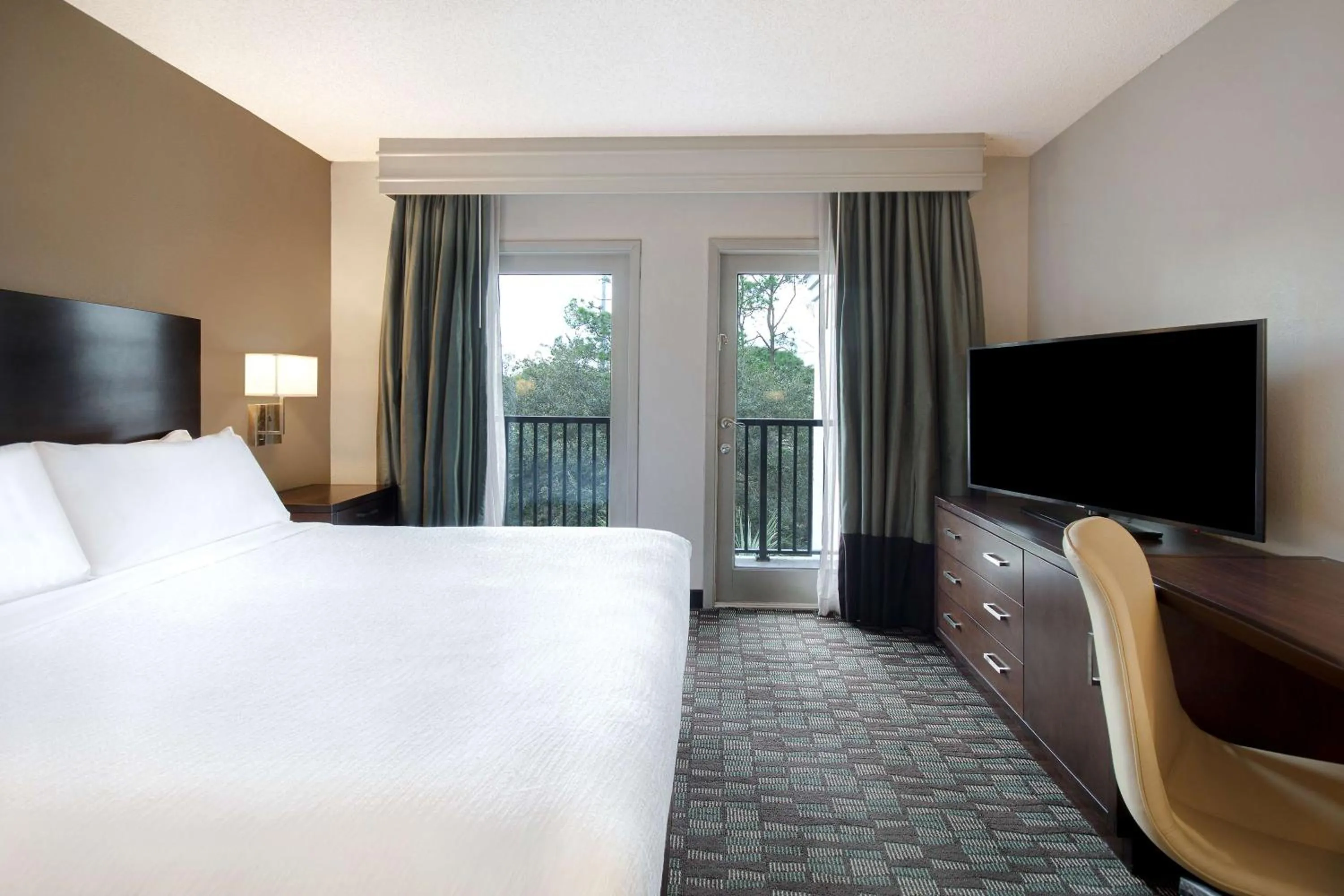Executive King Room with Balcony - Non-Smoking in Embassy Suites by Hilton Jacksonville Baymeadows