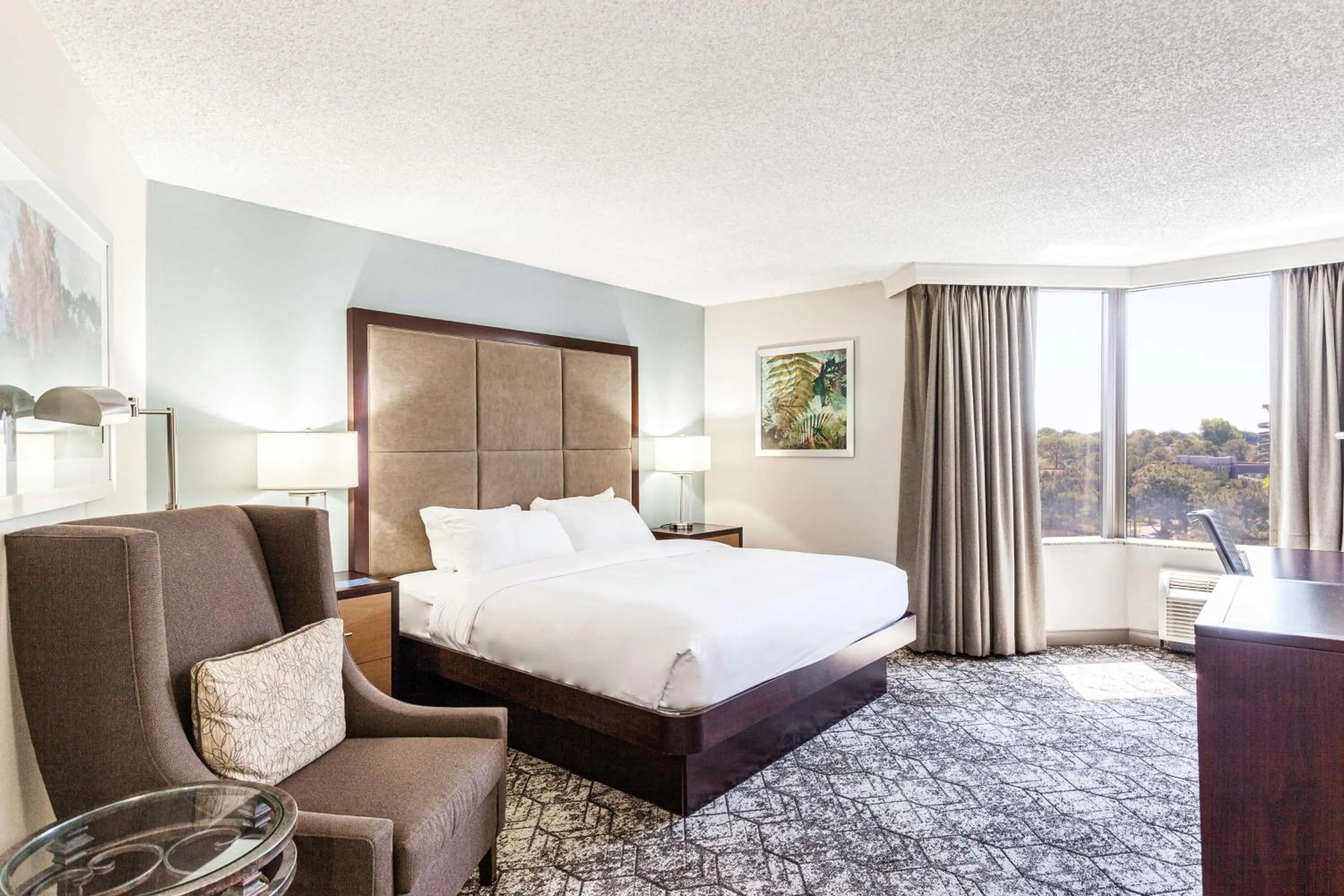 King Suite in DoubleTree by Hilton Memphis