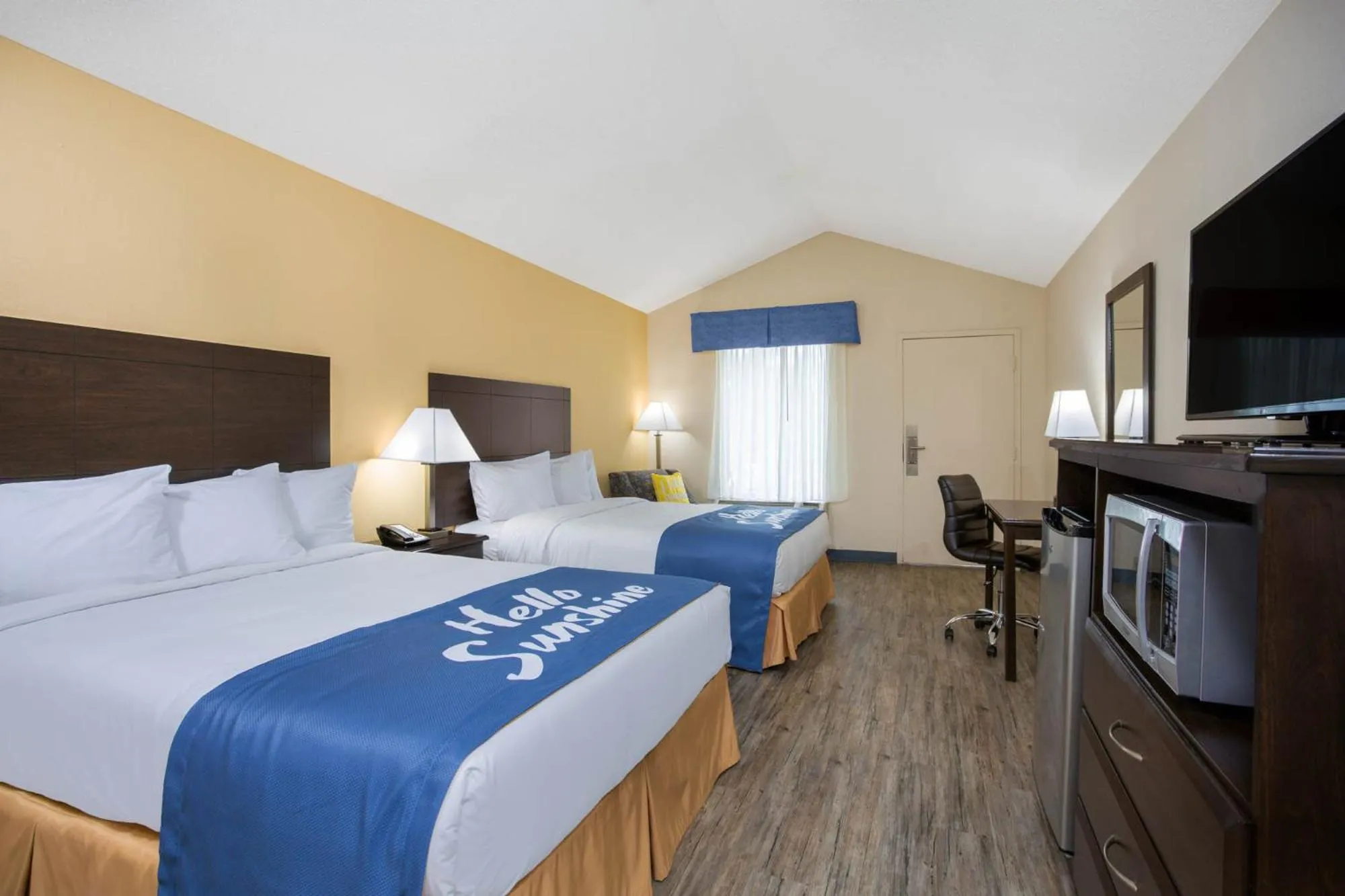 Queen Room with Two Queen Beds - Mobility Access/Non-Smoking in Days Inn by Wyndham Lake City