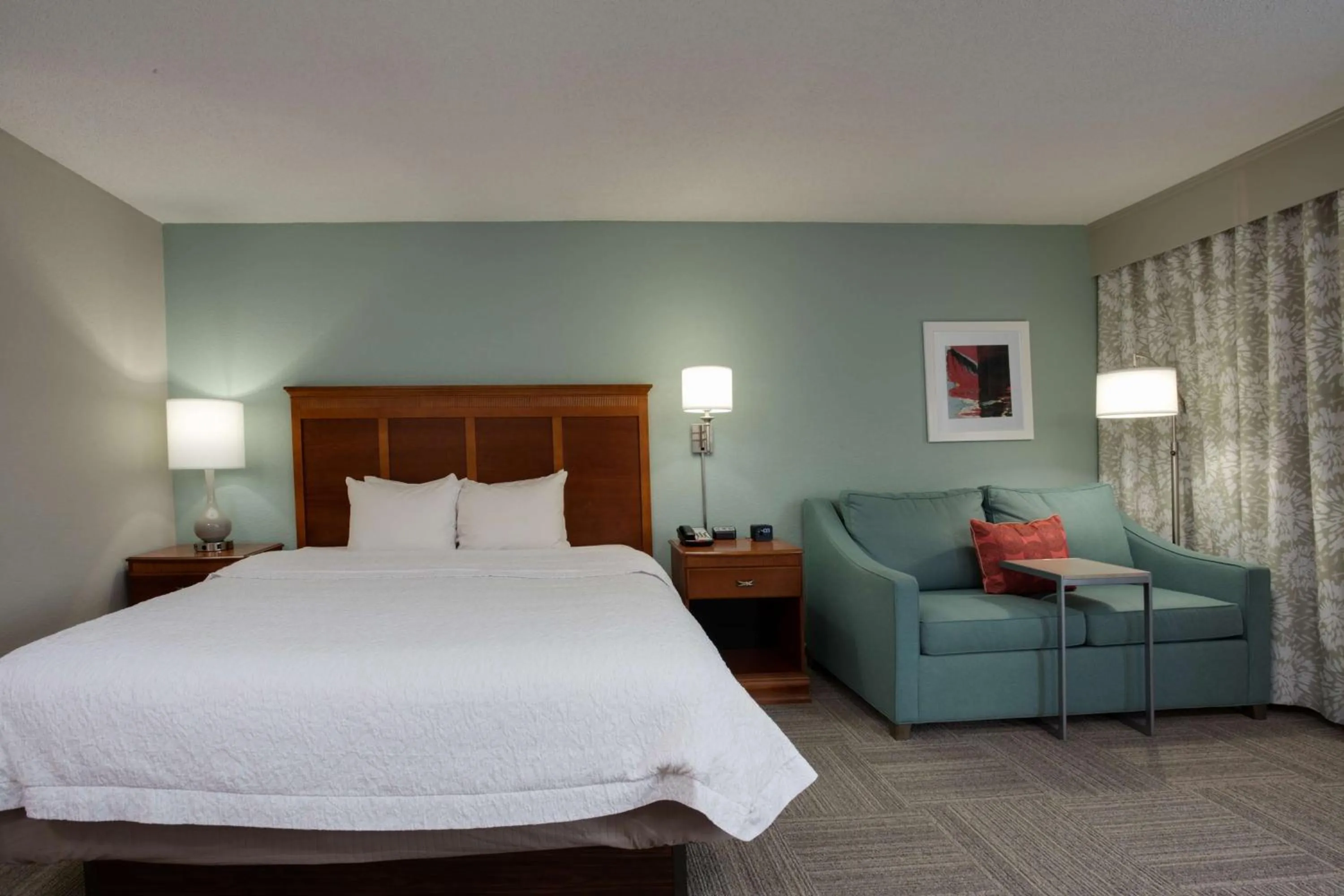 King Room with Sofa Bed and Study - Non-Smoking in Hampton Inn Harbourgate