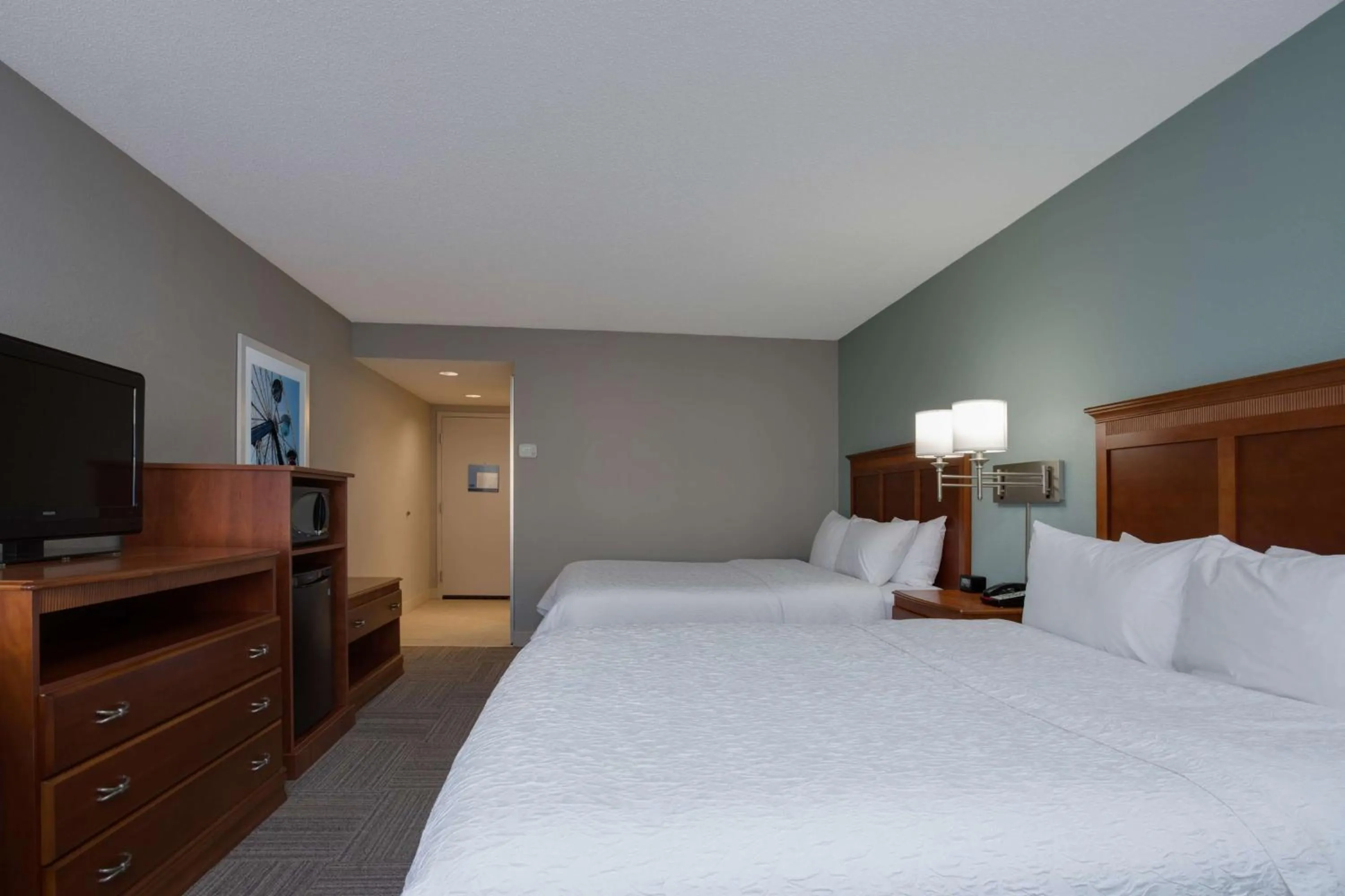 Queen Room with Two Queen Beds - Hearing Access/Non-Smoking in Hampton Inn Harbourgate