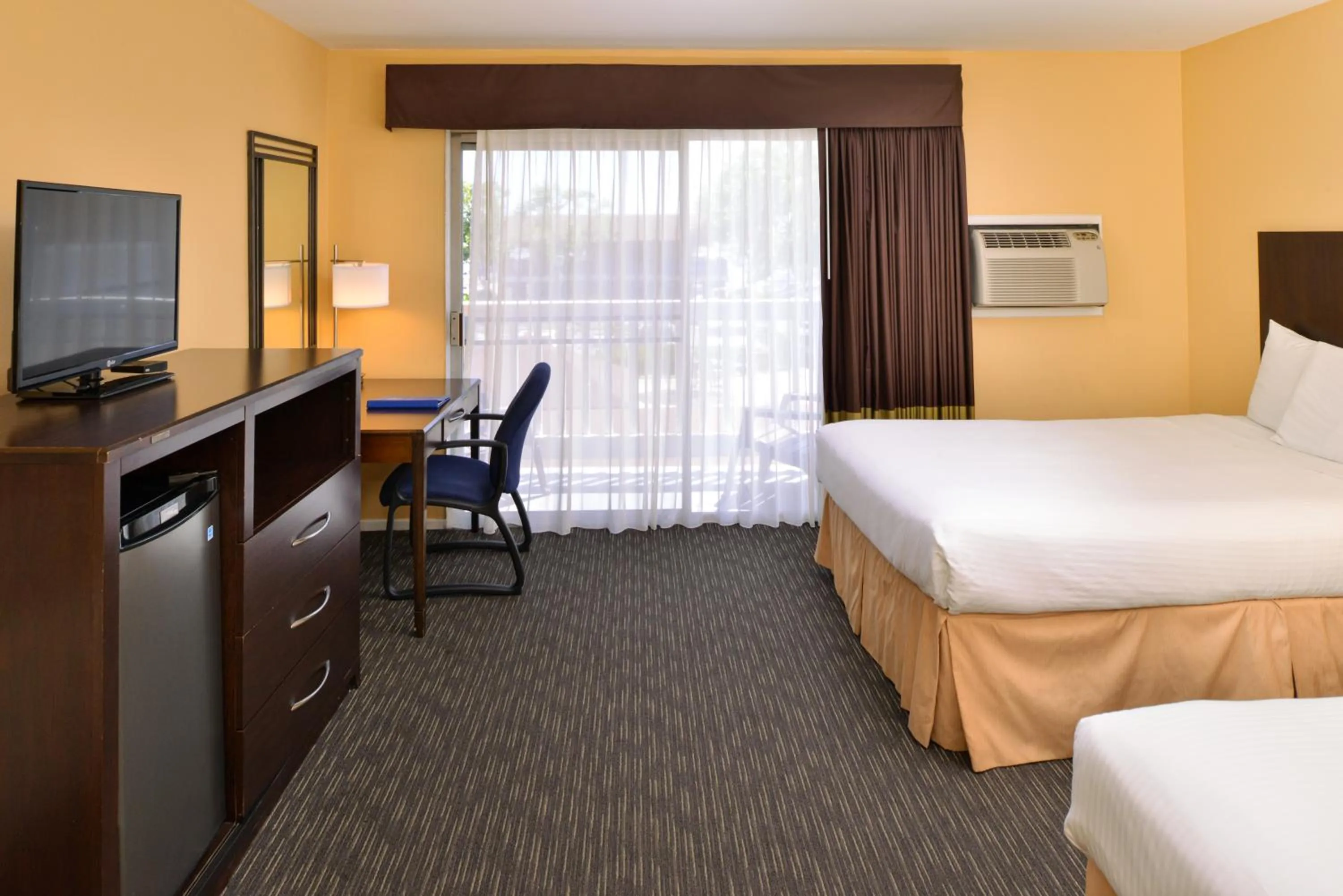 Standard Queen Room with Two Queen Beds in Dana Point Marina Inn