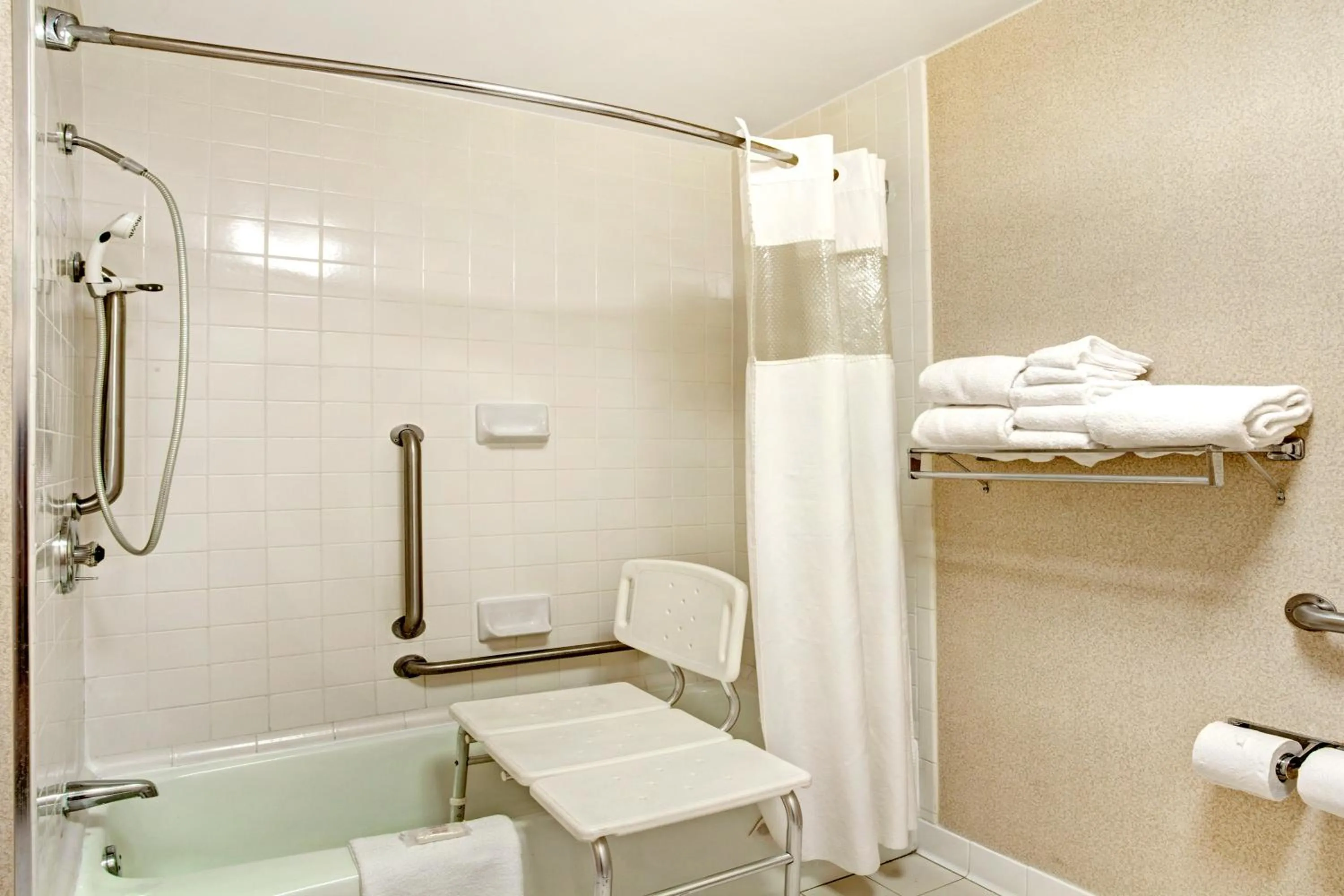 Double Room with Bathtub with Grab Bars - Mobility Accessible/Non-Smoking in Ramada by Wyndham West Memphis