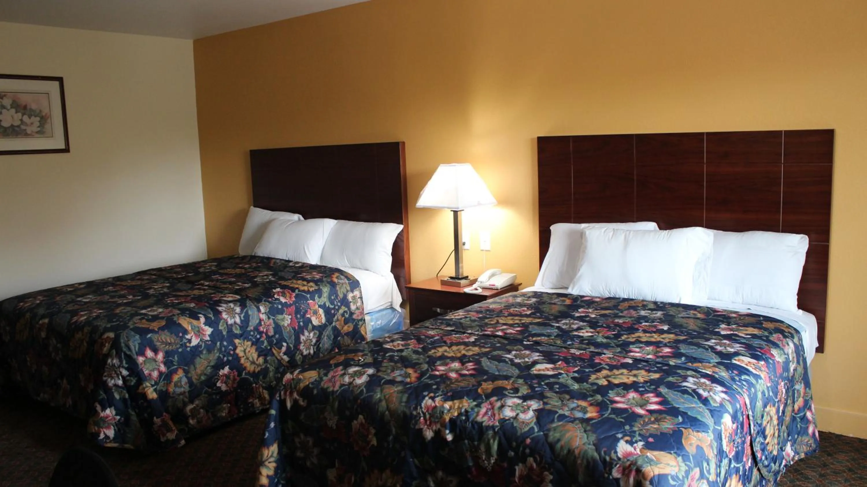 Queen Room with Two Queen Beds - Smoking in Passport Inn and Suites - Middletown