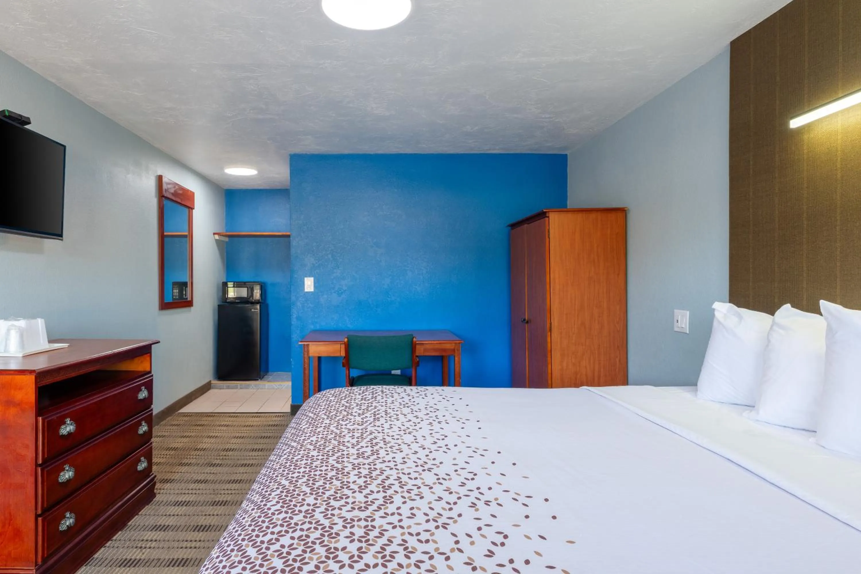 Studio in Knights Inn North Attleboro