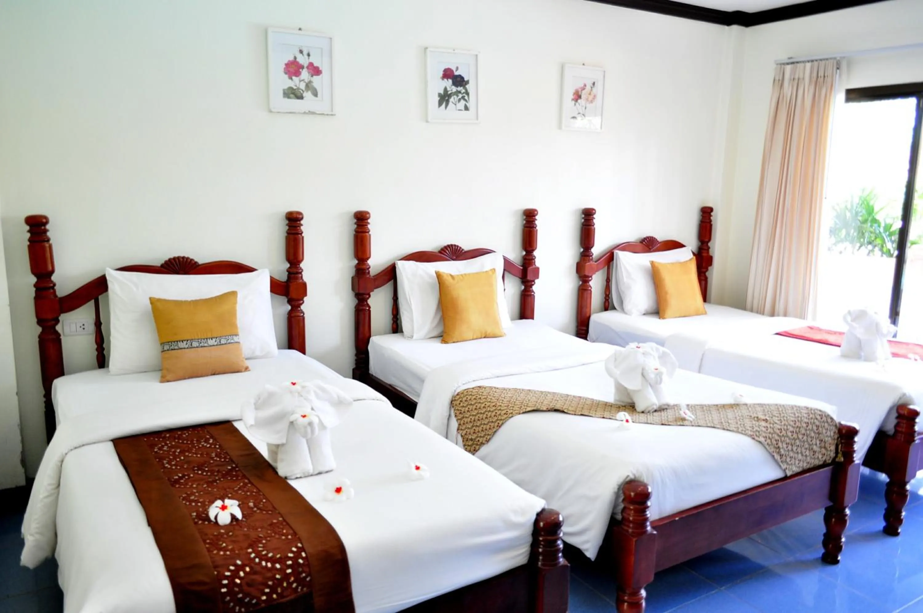 Deluxe Triple Room in Lanta Seafront Resort