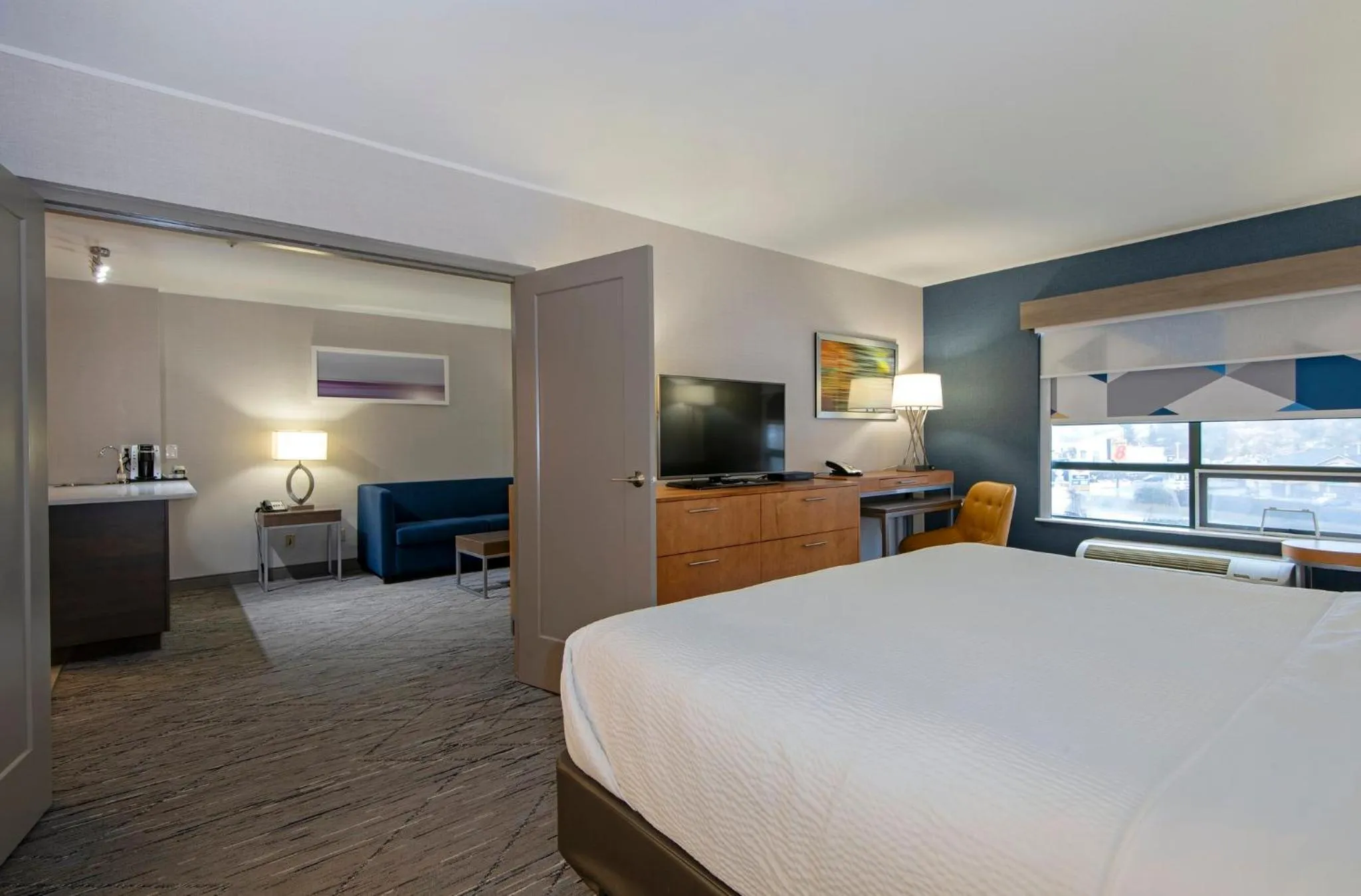 King Suite with Spa Bath in Holiday Inn Express Kamloops by IHG
