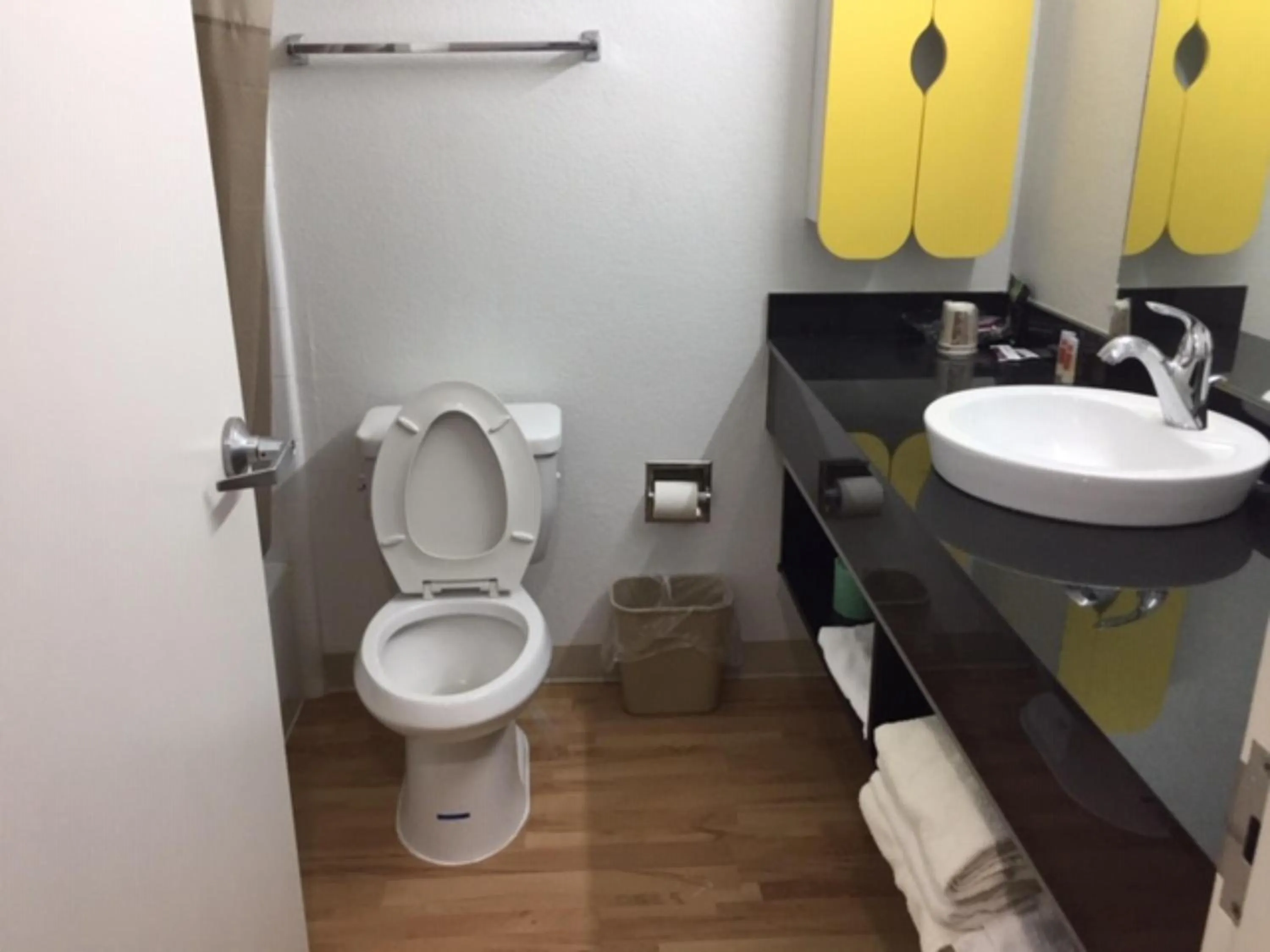 Quadruple Room - Disability Access - Roll in Shower in Studio 6 Burleson