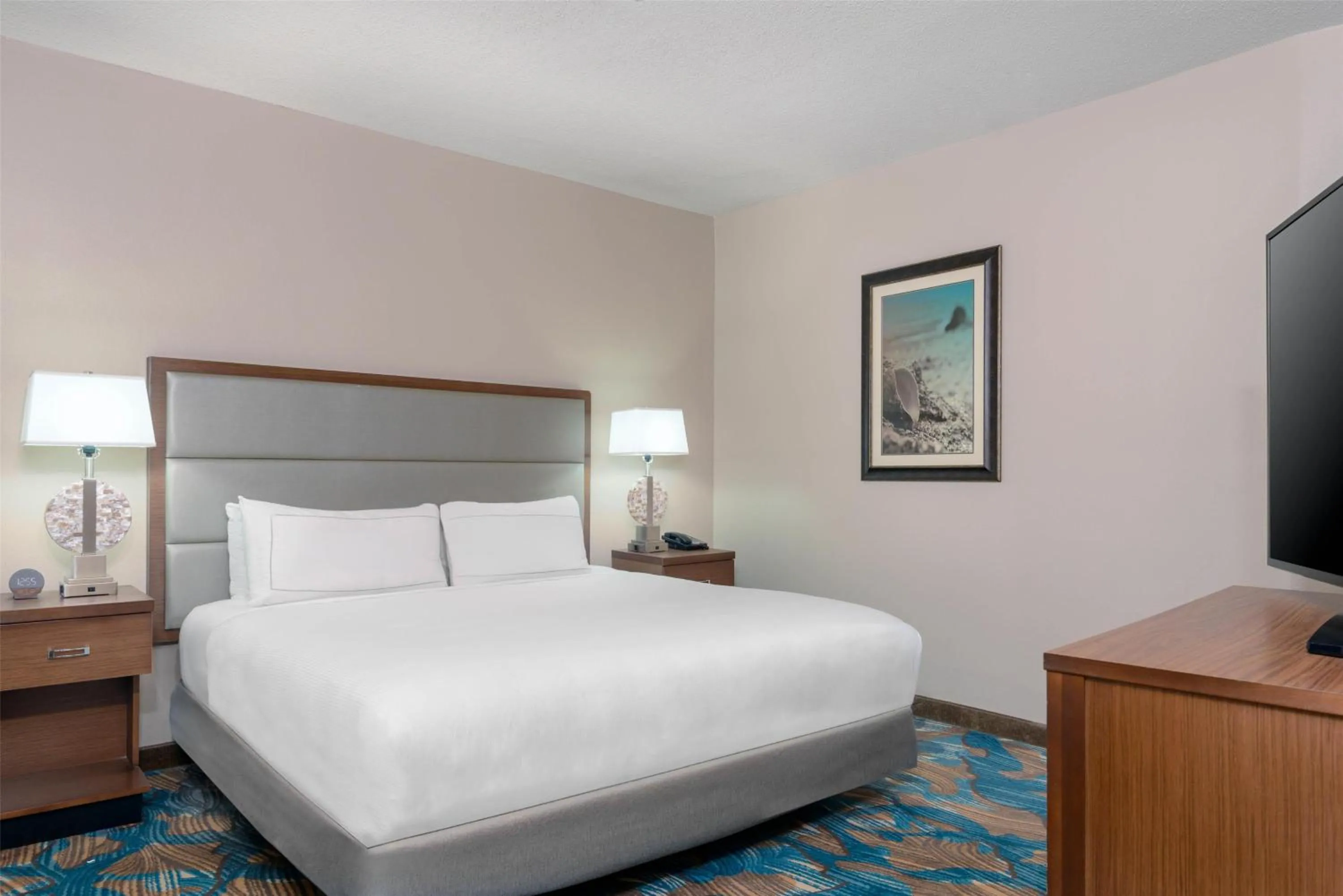 King Suite with Whirlpool in DoubleTree by Hilton Hotel West Palm Beach Airport