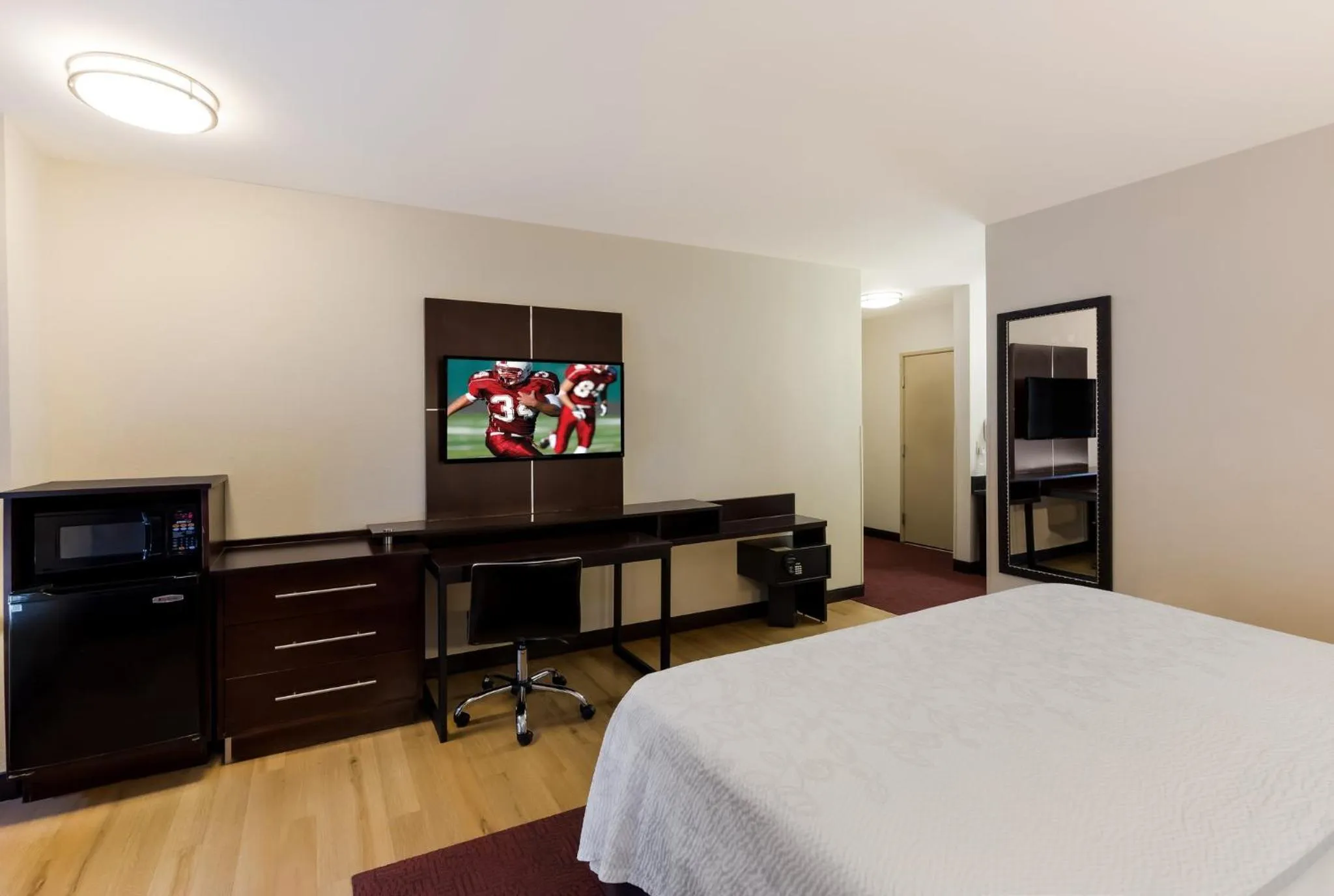 Superior King Room Disability Access Smoke Free in Red Roof Inn PLUS+ Columbus Downtown - Convention Center