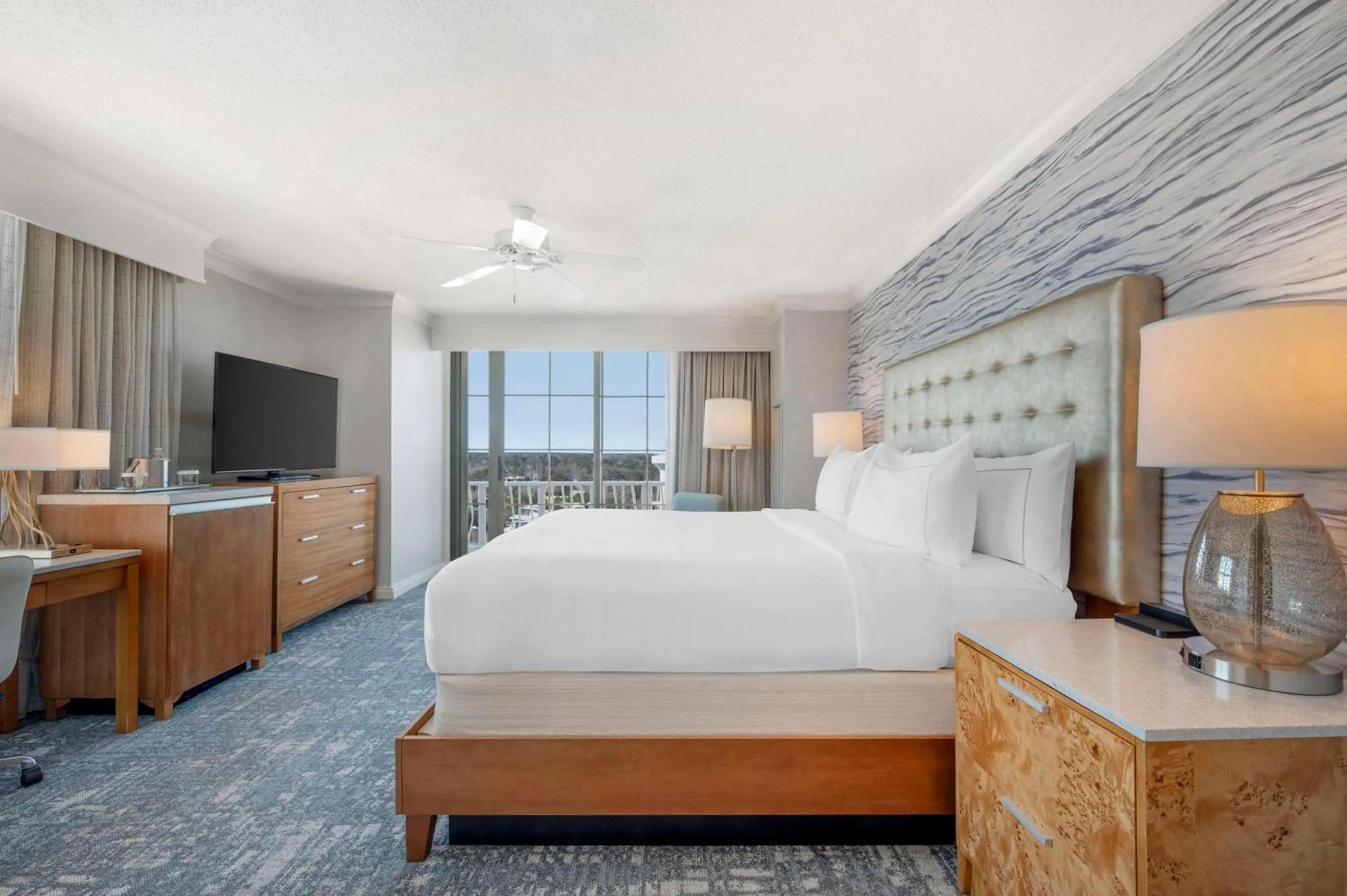 Superior King Corner Room with Oceanfront View and Balcony - single occupancy in Hilton Virginia Beach Oceanfront