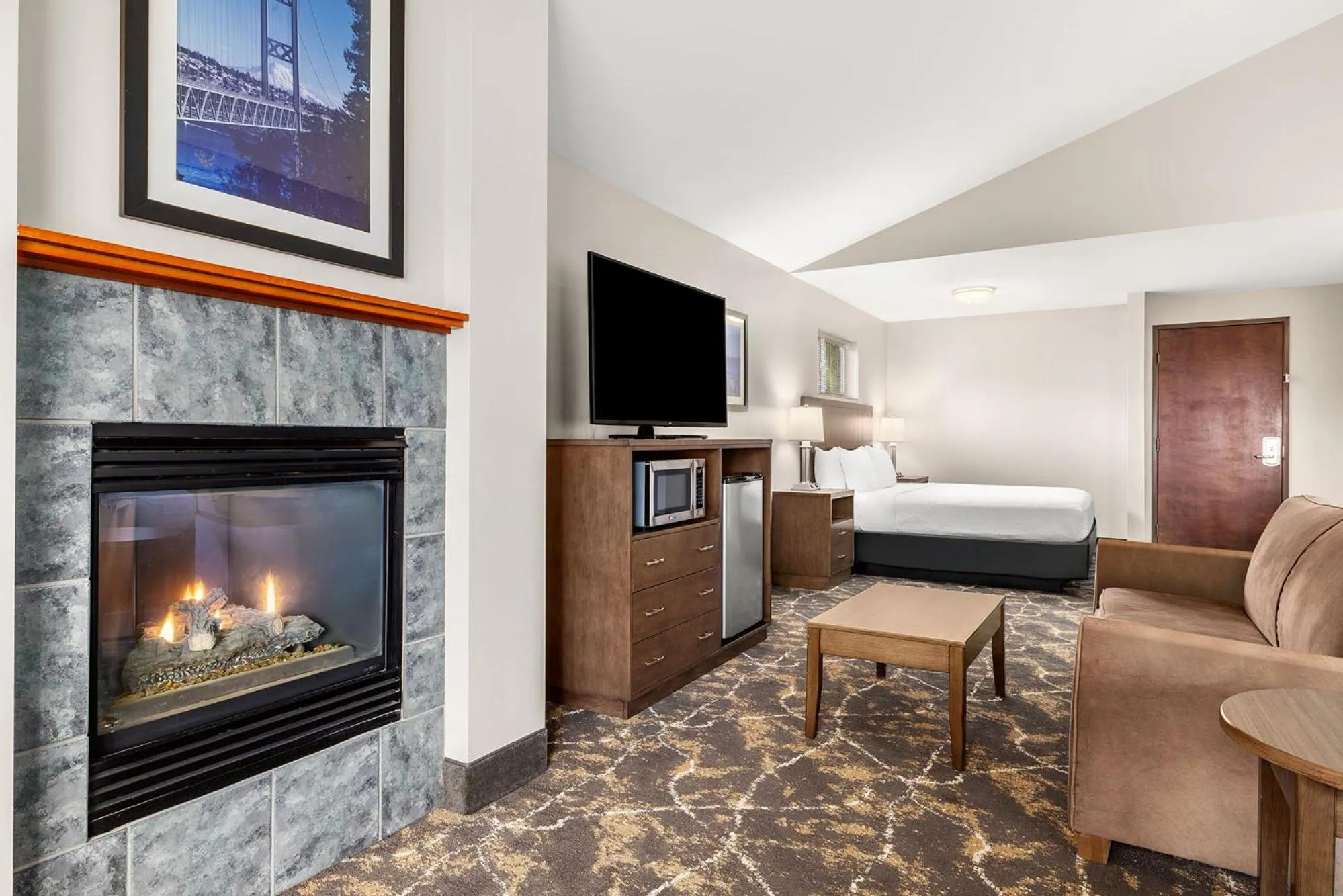 King Suite with Fireplace in The INN at Gig Harbor