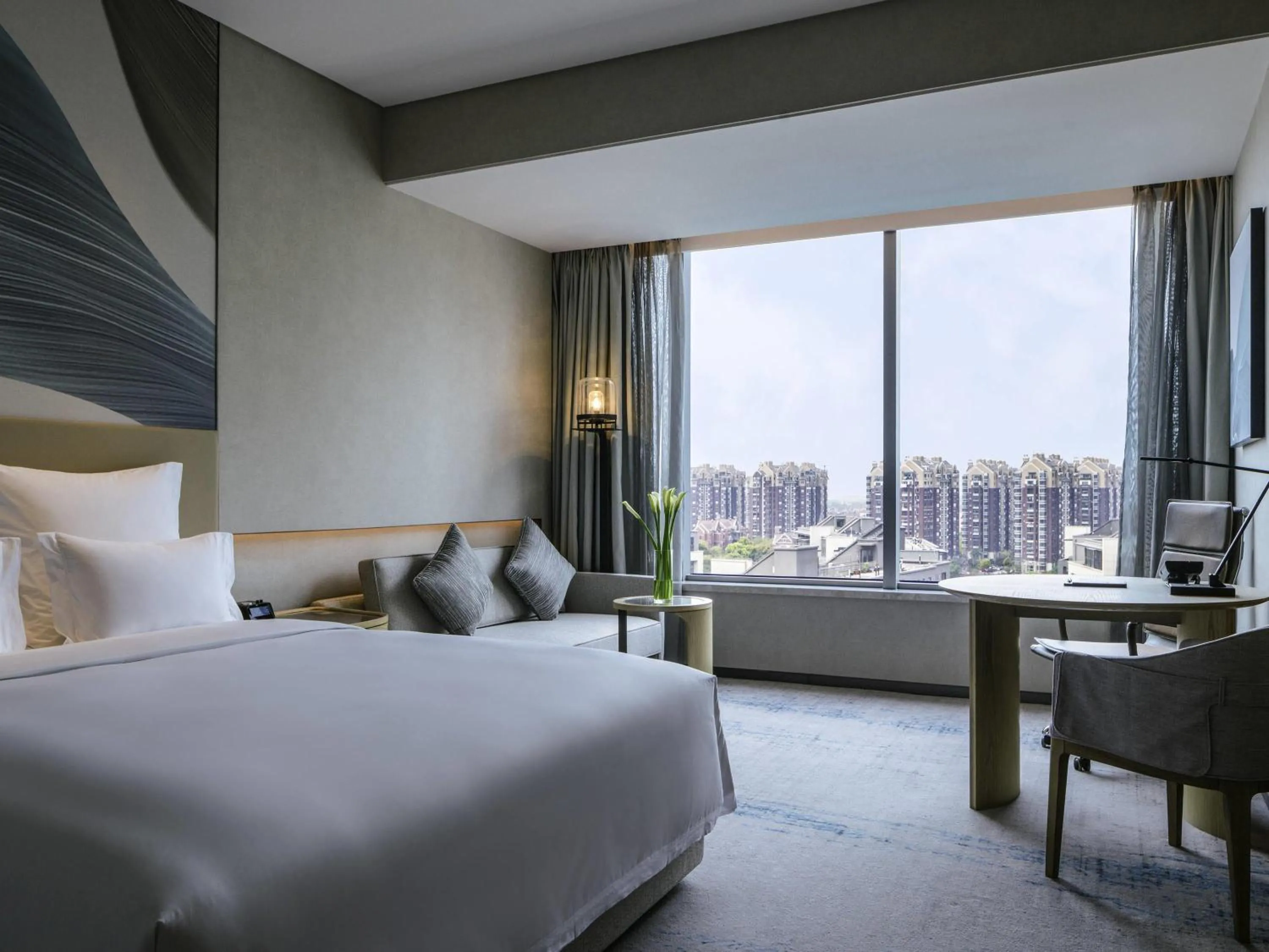 Superior King Room with City View in Pullman Shanghai Qingpu Excellence