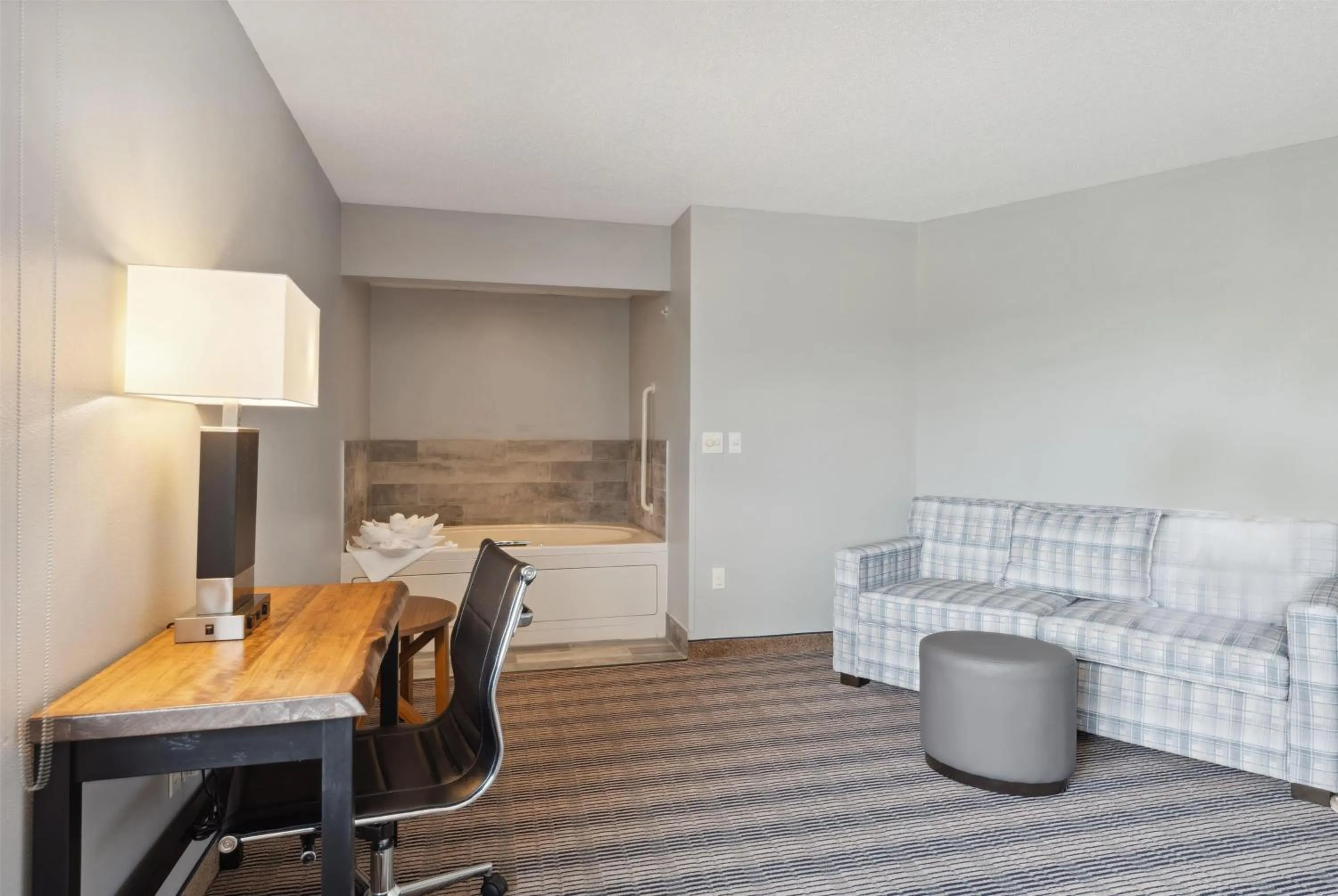 King Room with Jetted Tub - Non-Smoking in AmericInn by Wyndham Wisconsin Dells