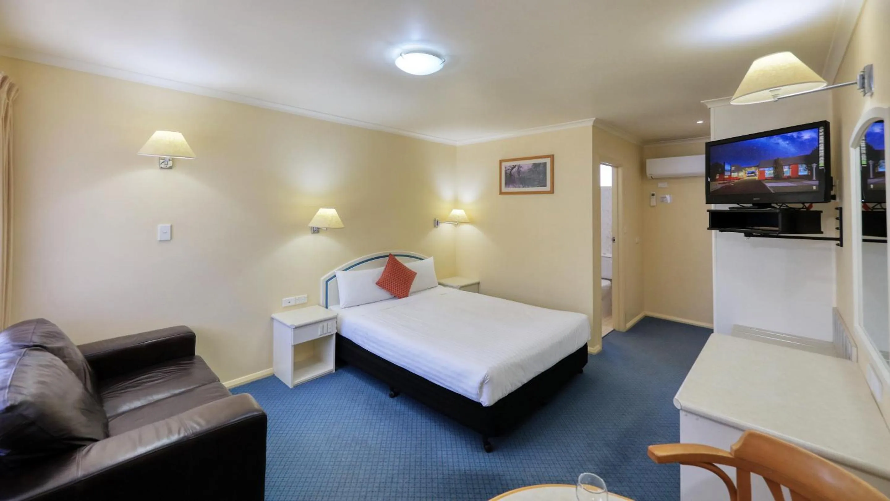 Executive Queen Room in Comfort Inn Devonport