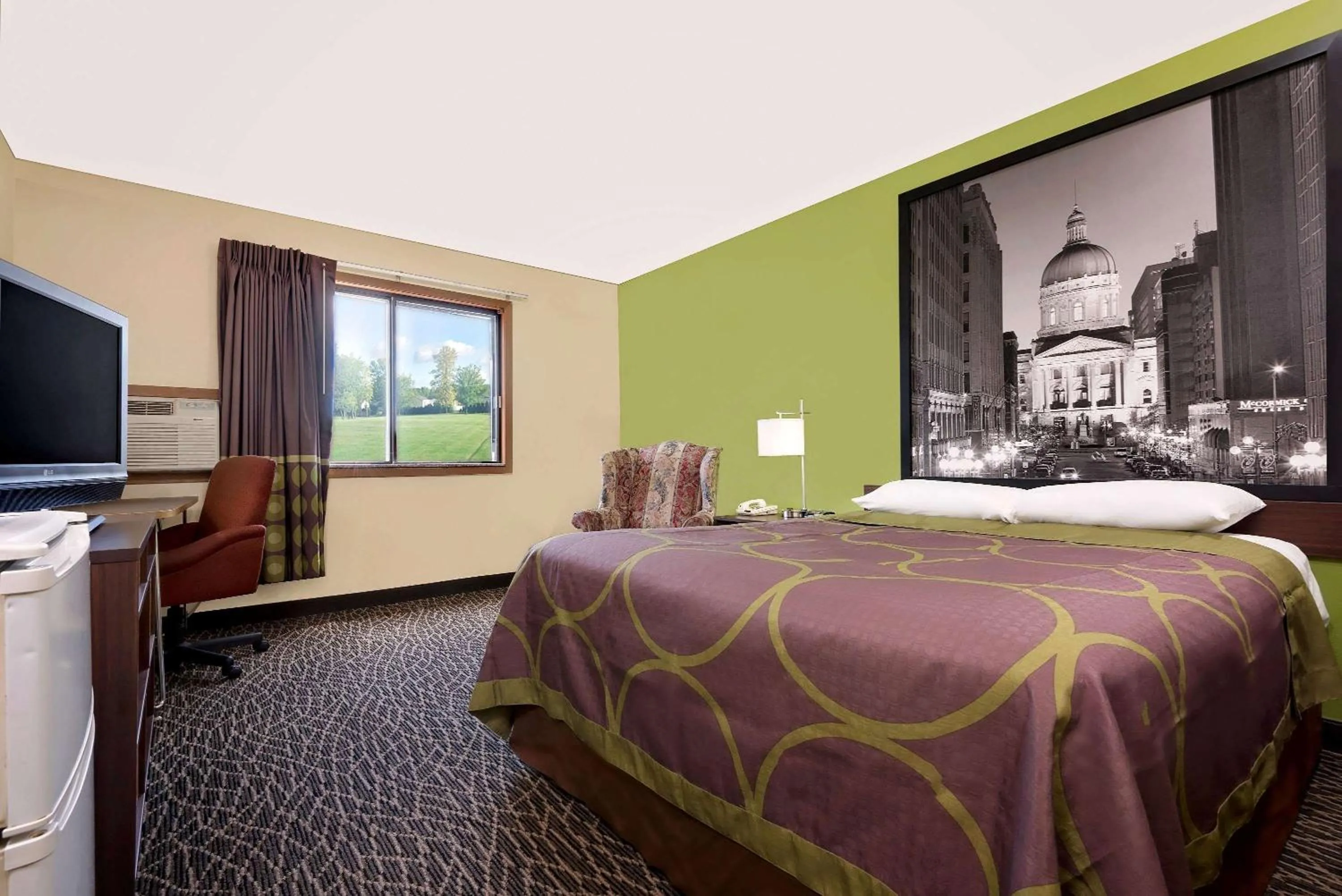 Queen Room - Disability Access/Non-Smoking in Super 8 by Wyndham Muncie/Ball St. College Area