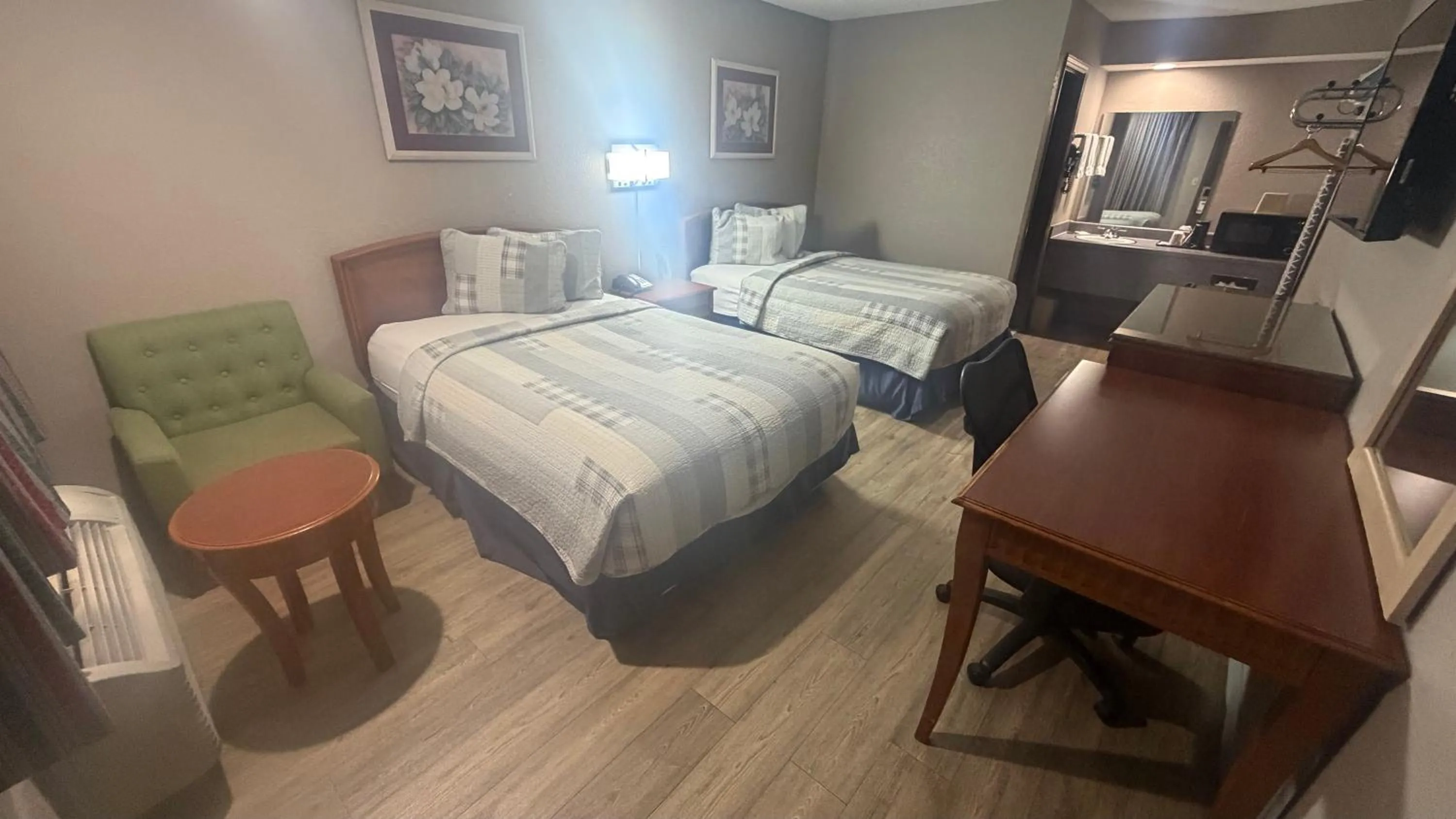 Double Room - Non-Smoking  in Colonial Inn