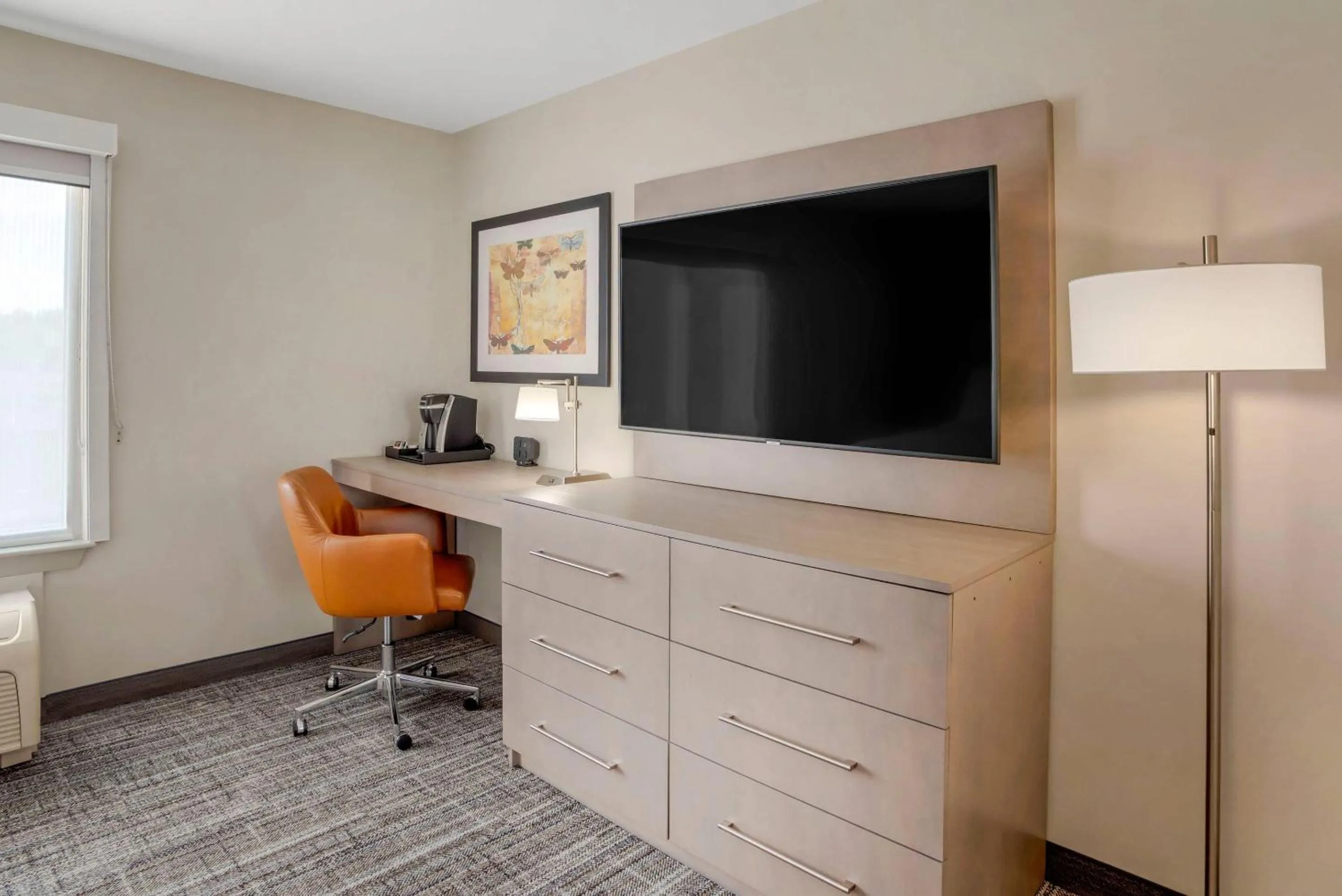 Quadruple Room - Disability Access in The Inn at Leonardtown, an Ascend Collection Hotel