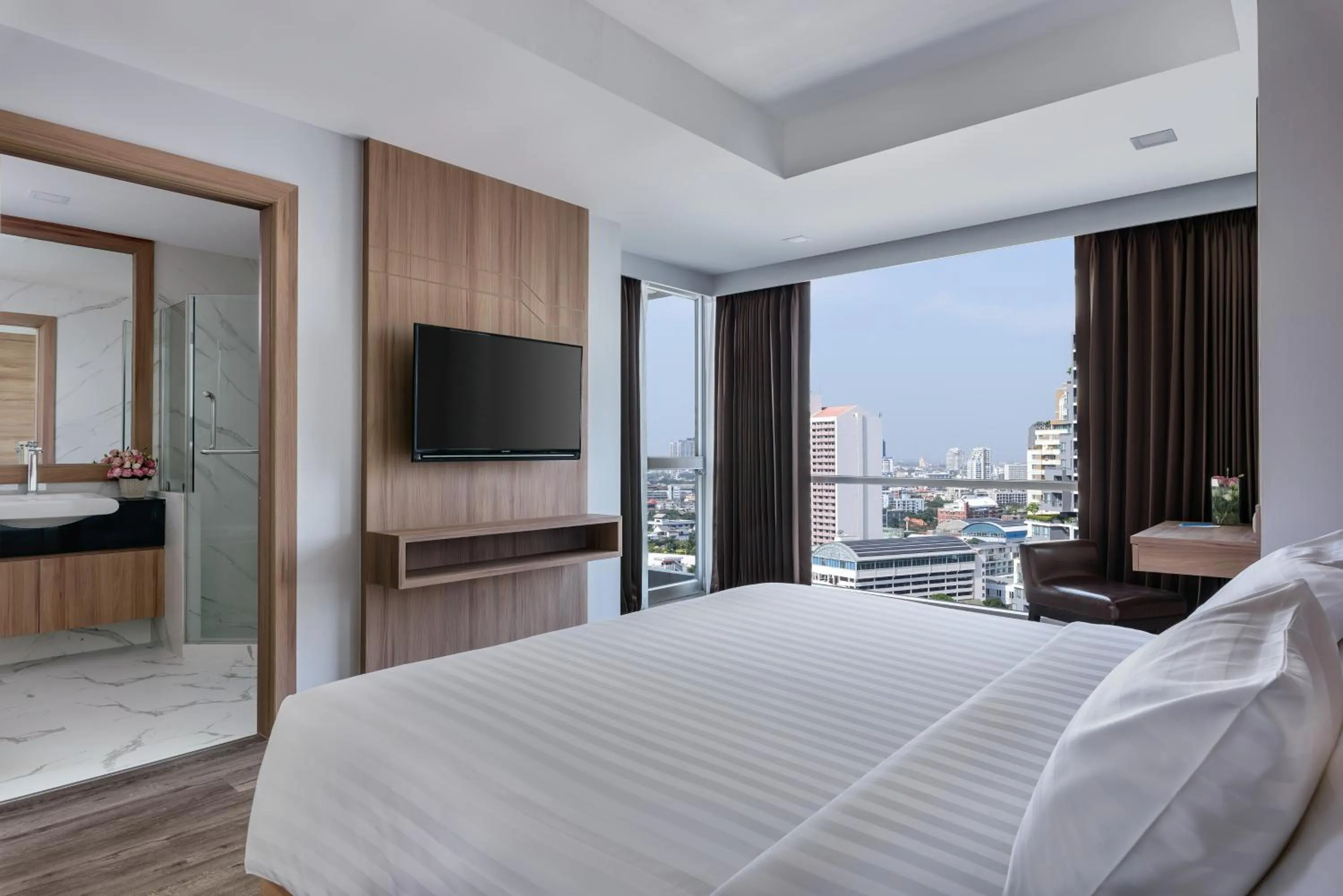 Executive One-Bedroom Suite in Adelphi Grande Sukhumvit