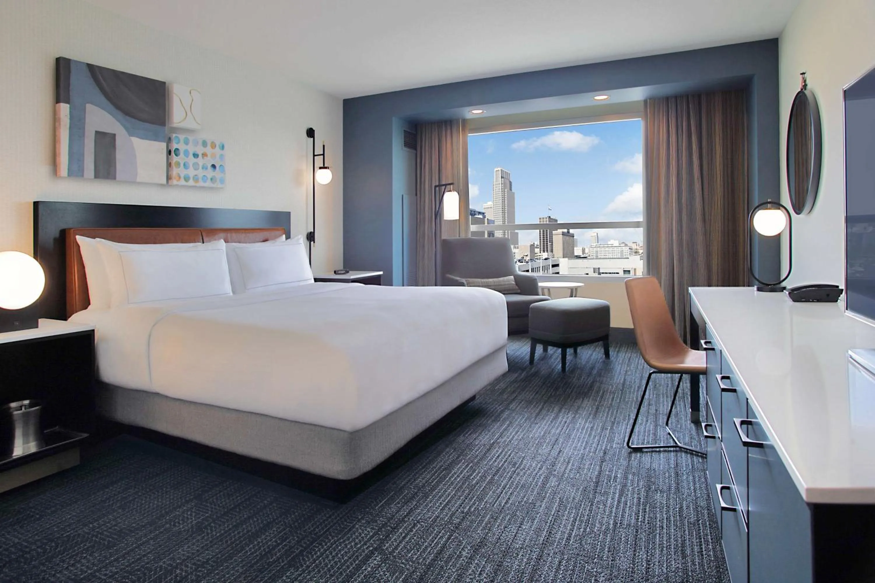 Deluxe King Room - Hearing Access in Hilton Omaha