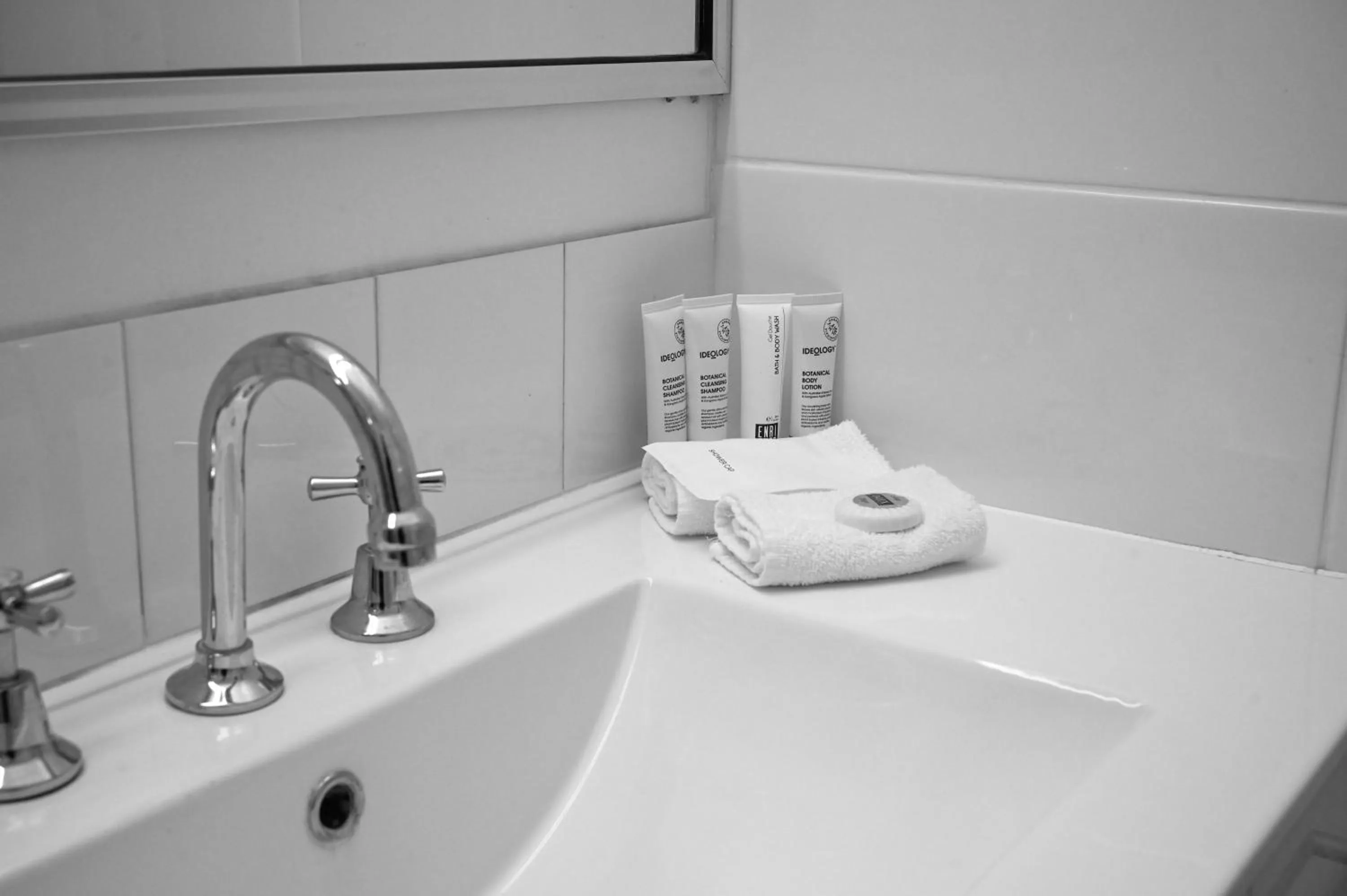 Deluxe Twin Room in Holbrook Town Centre Motor Inn