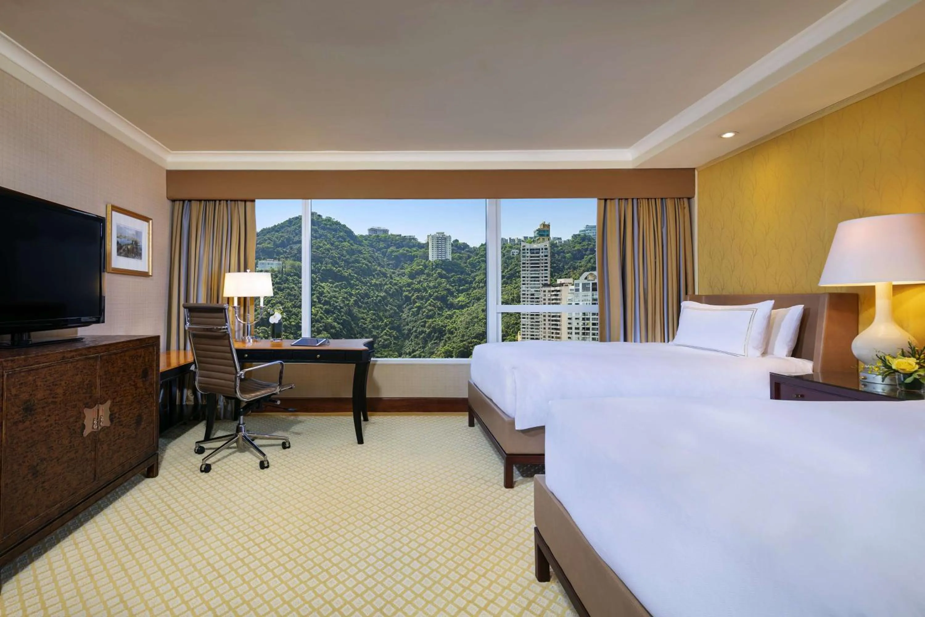 Executive Twin Room with Peak View in Conrad Hong Kong