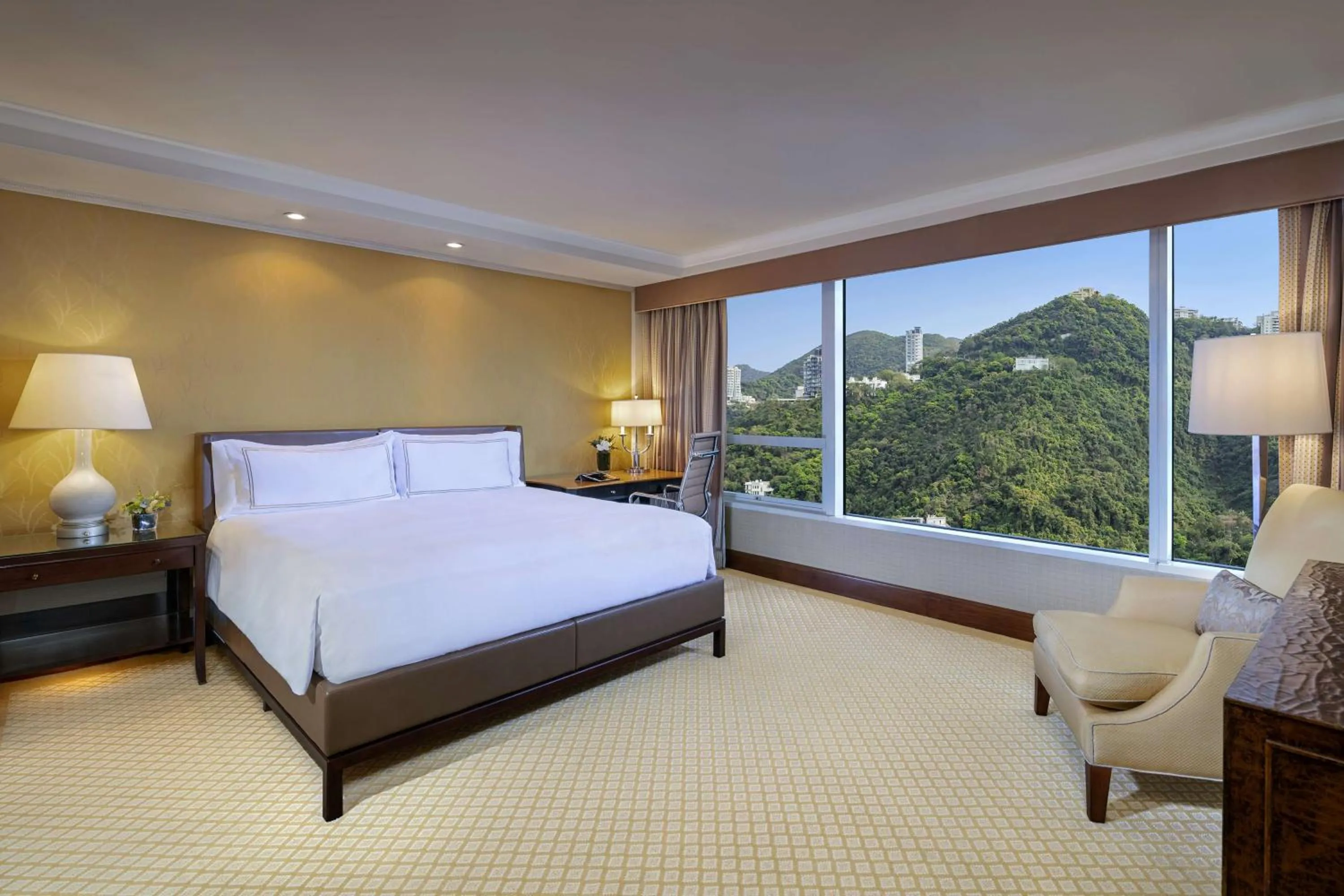 Executive King Room with Peak View in Conrad Hong Kong