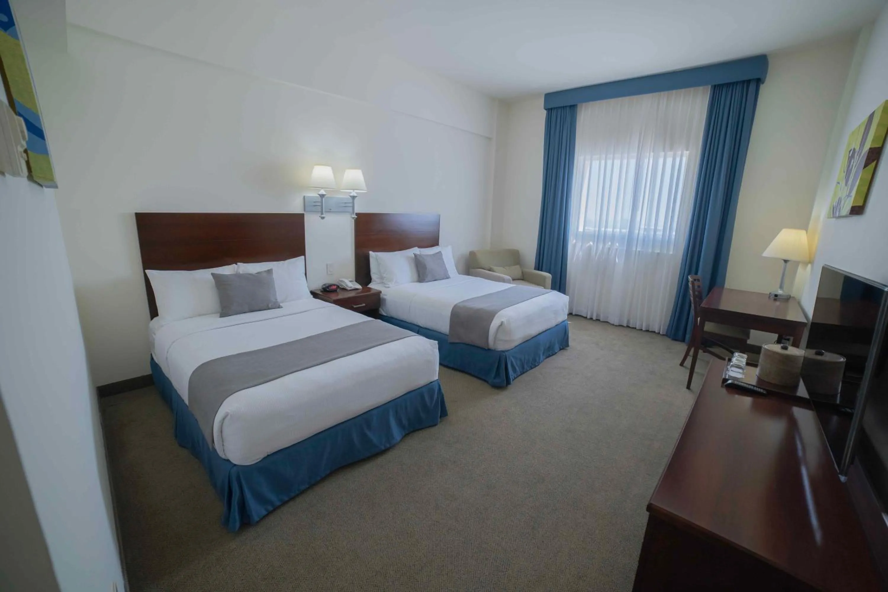 Double Room with Two Double Beds - Smoking in Hotel Aeropuerto Los Cabos