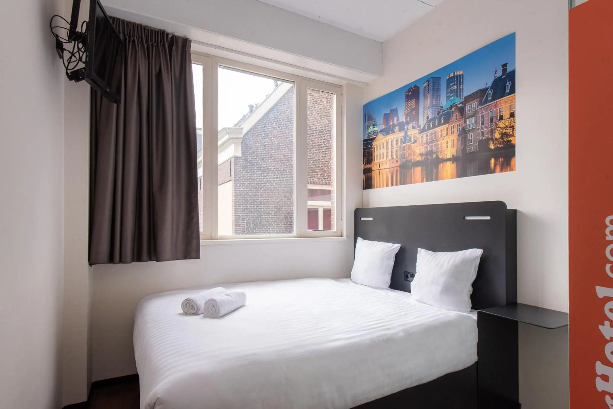 Small Double Room in easyHotel The Hague City Centre