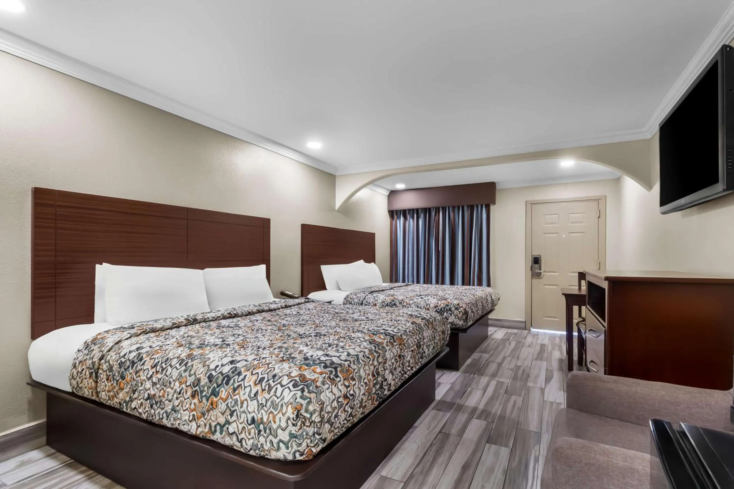 Standard King Room in Americas Best Value Inn Houston Heights at I-45