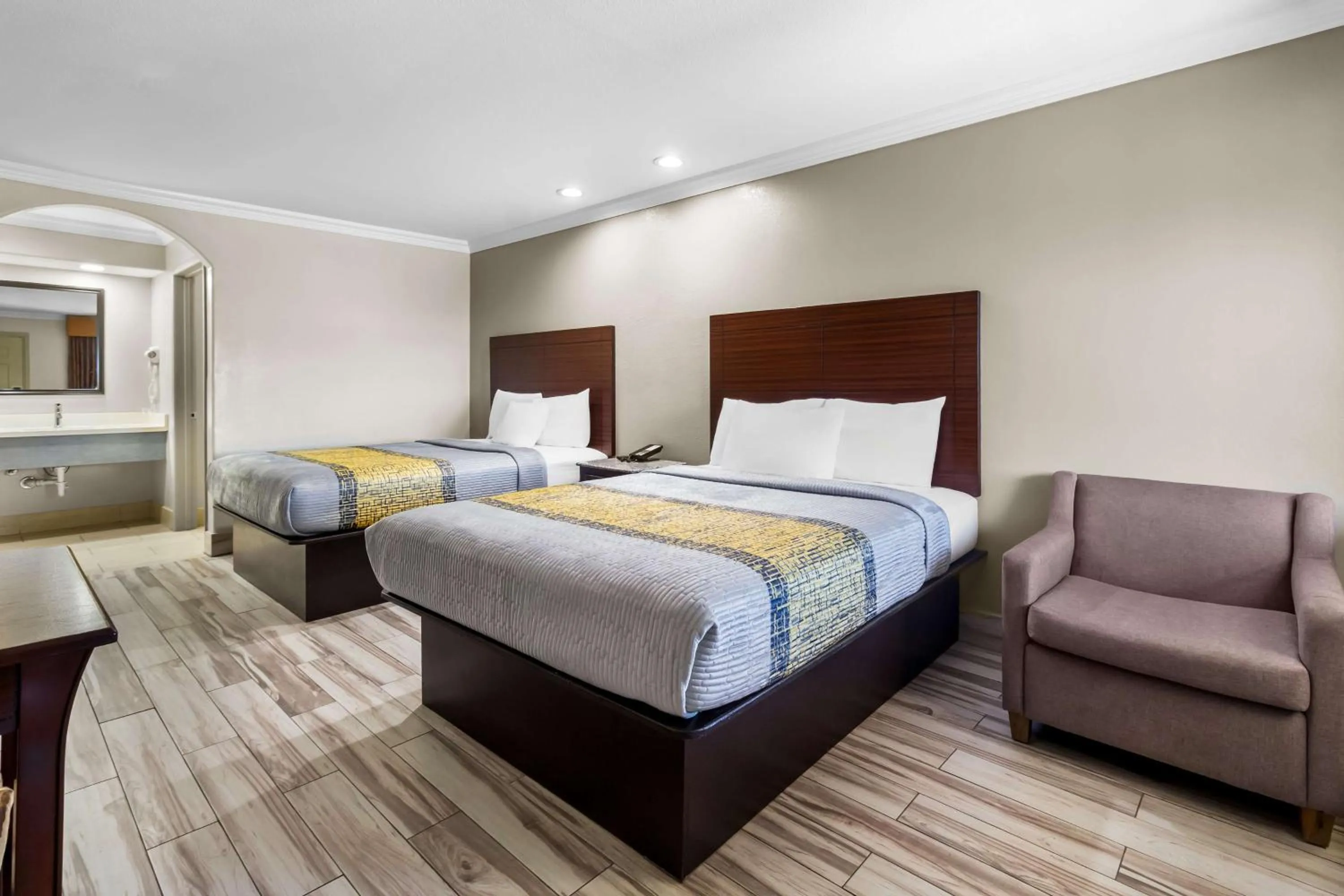 Queen Room with Two Queen Beds - Non-Smoking in Americas Best Value Inn Houston Heights at I-45