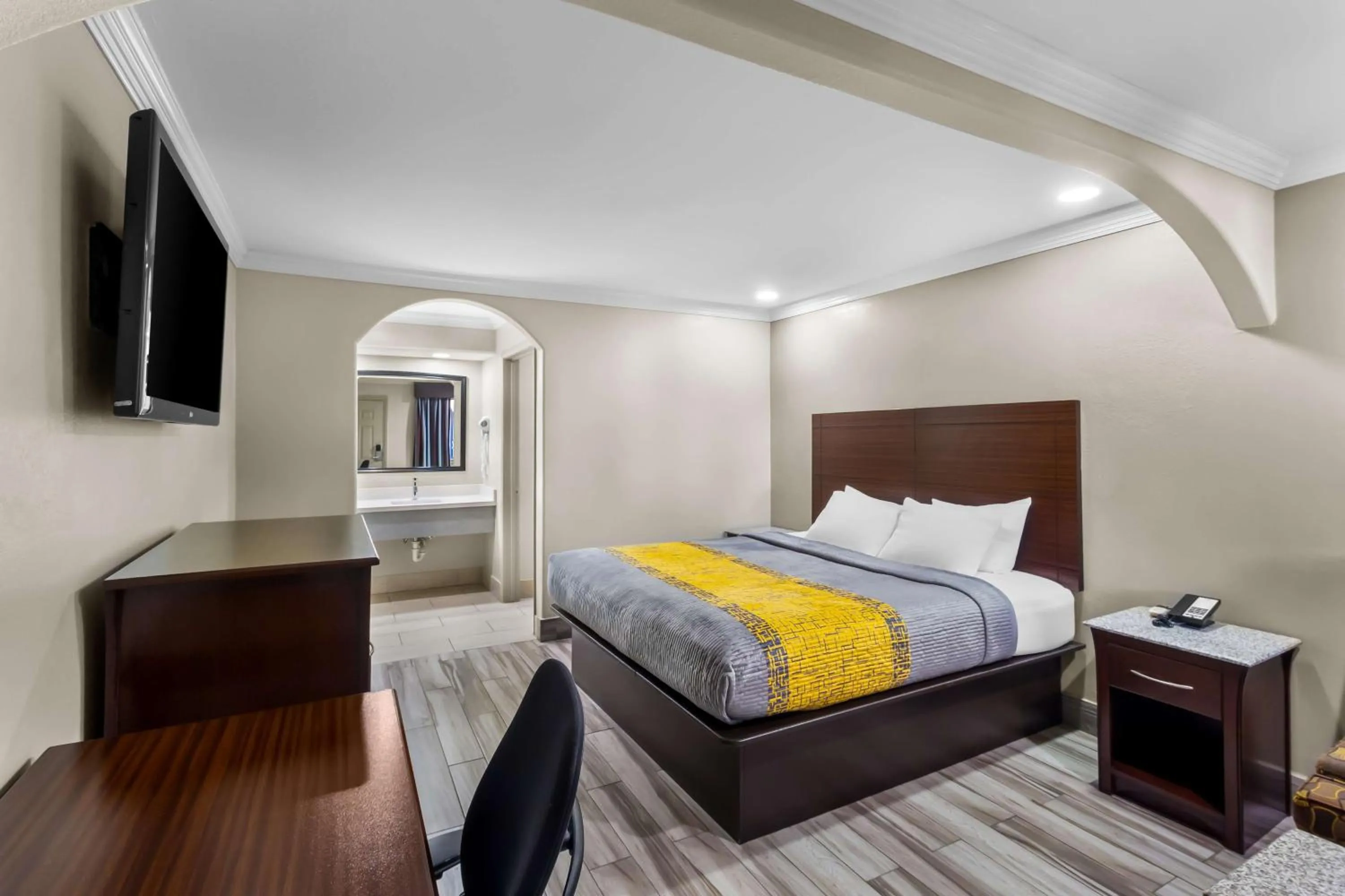 One-Bedroom Suite in Americas Best Value Inn Houston Heights at I-45