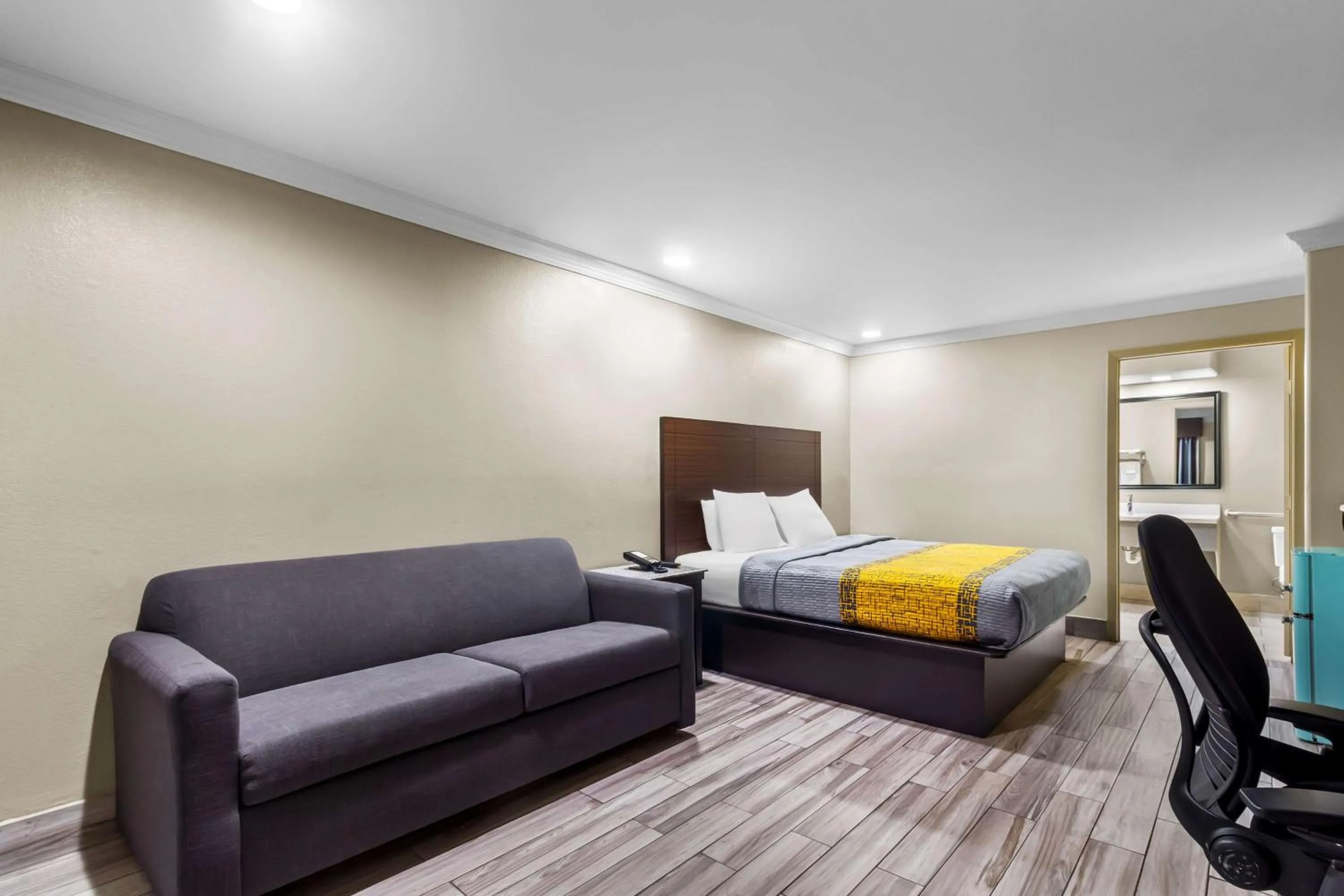 King Room - Disability Access/Smoking in Americas Best Value Inn Houston Heights at I-45