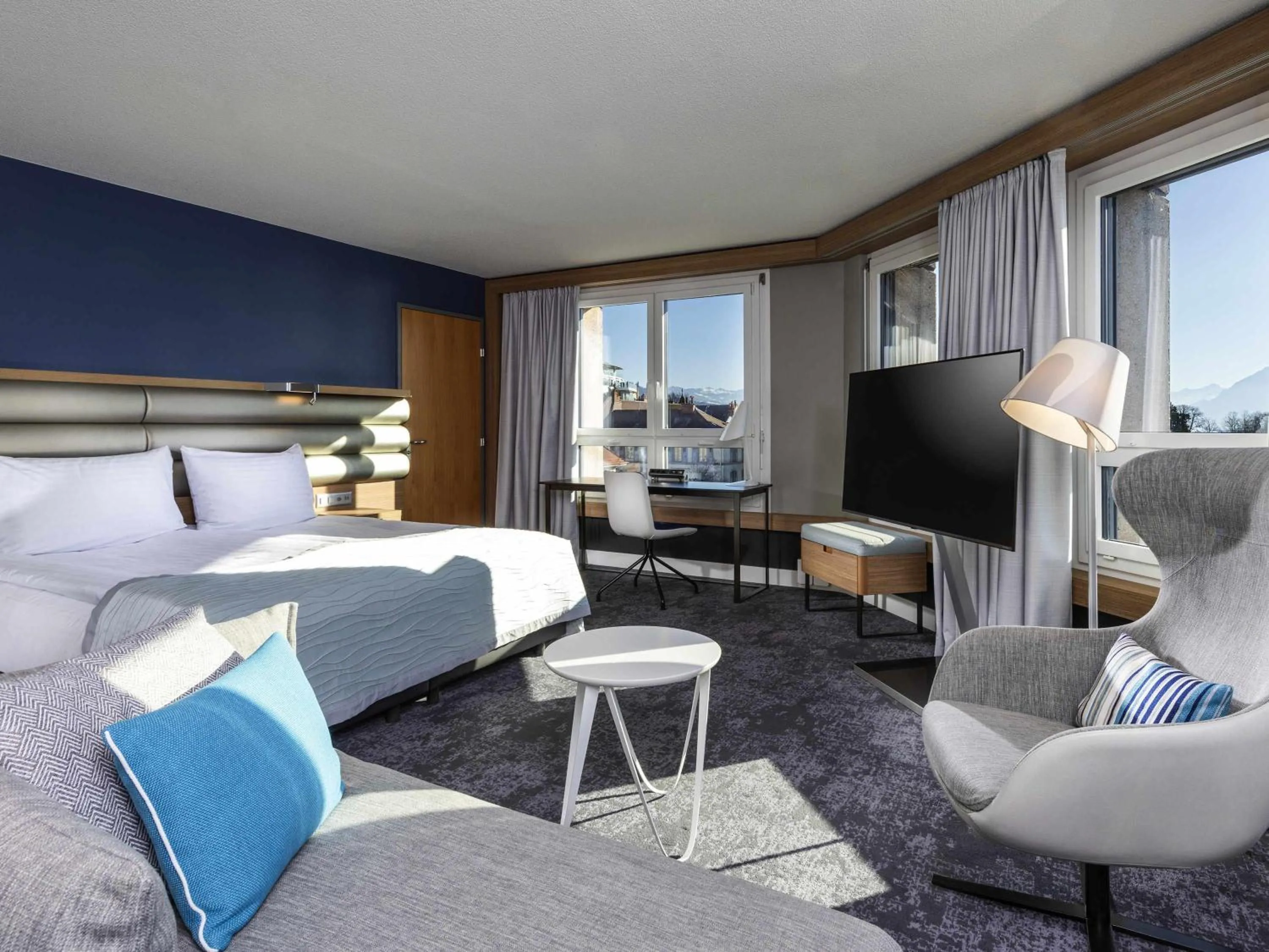 Junior Suite with Lake View in Mövenpick Hotel Lausanne