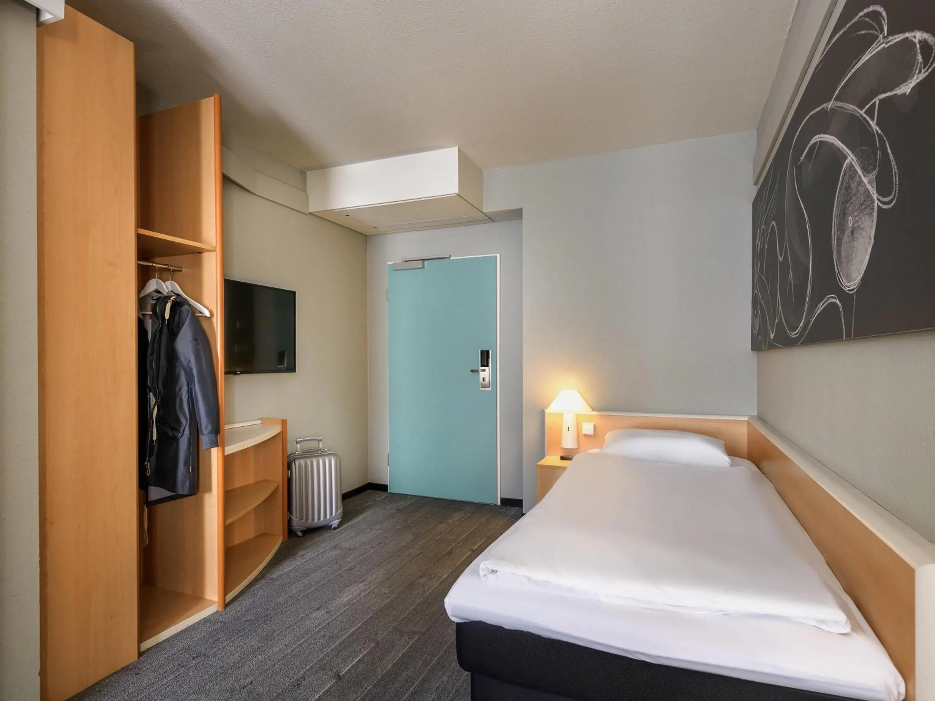 Single Room - single occupancy in ibis Hamburg Alsterring