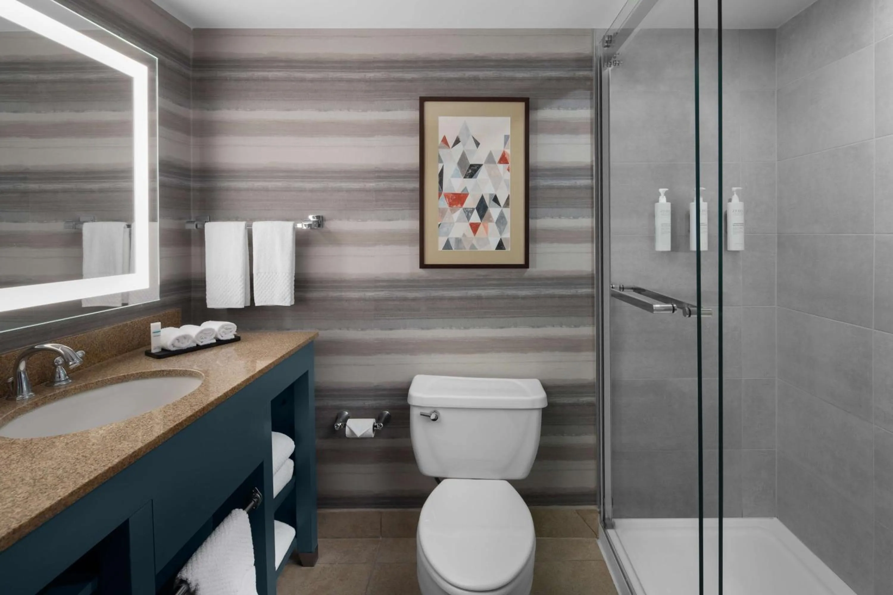 King Room with Pool View in Embassy Suites by Hilton Phoenix Biltmore