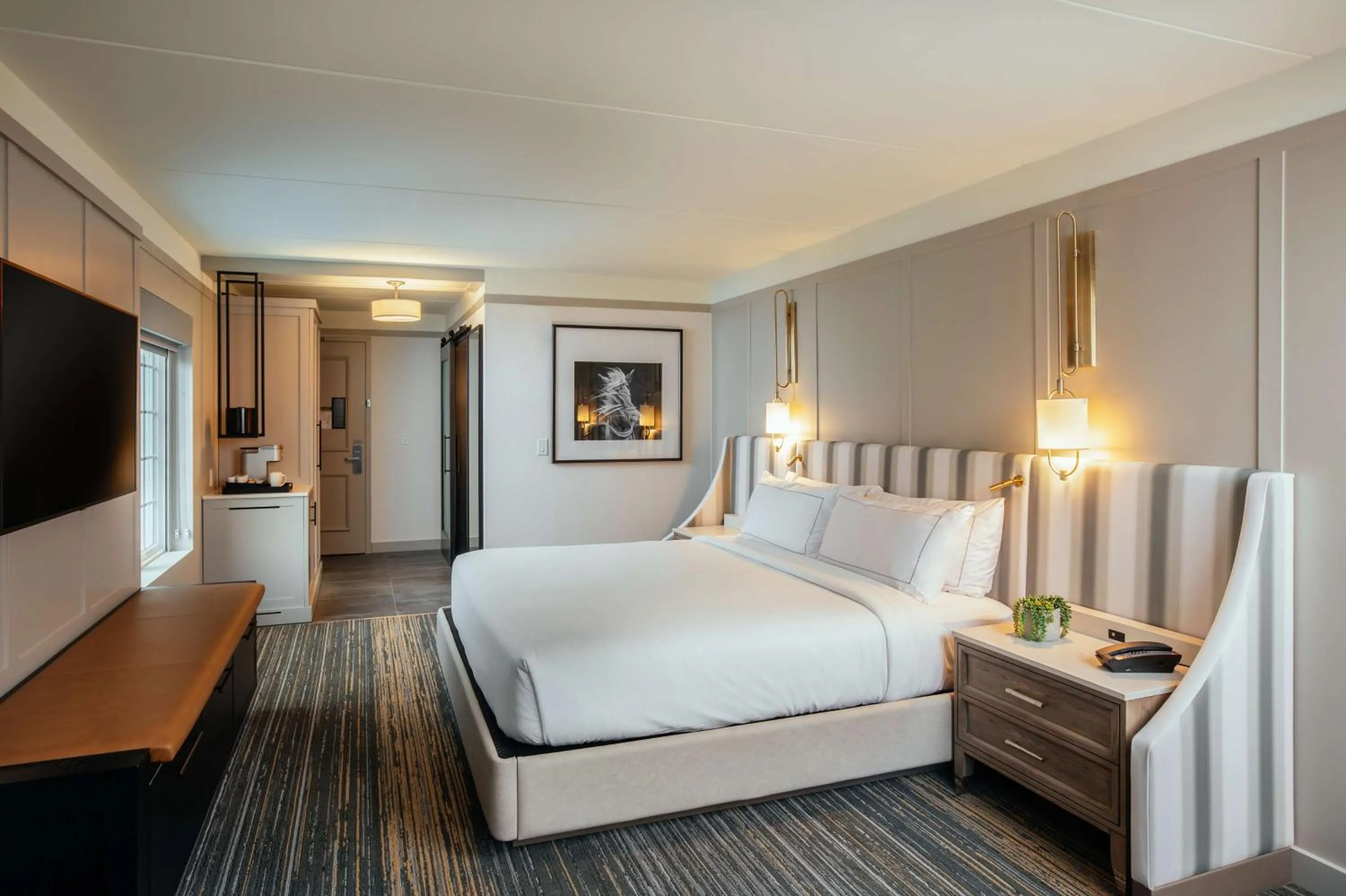 King Room in Somerset Hills Hotel, Tapestry Collection by Hilton