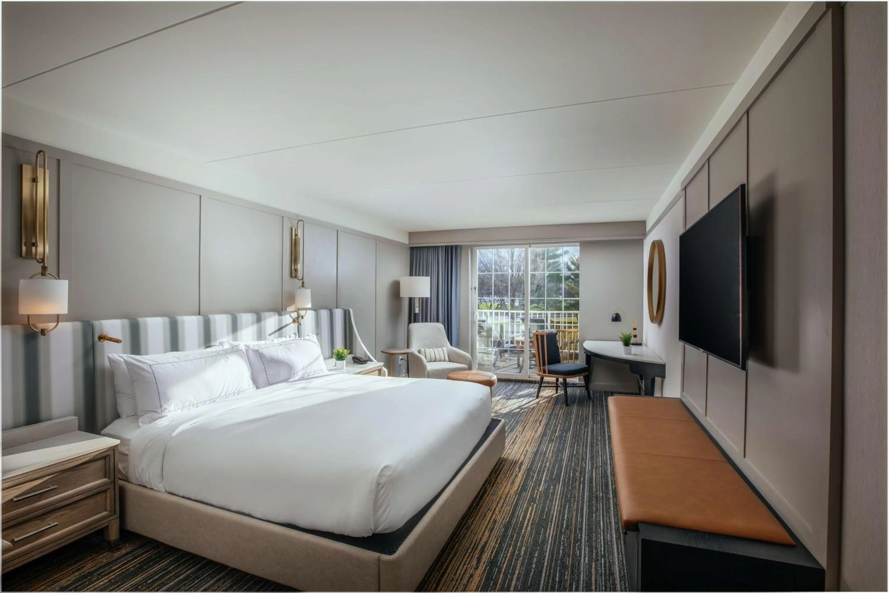 King Room with Balcony and Forest or Town View in Somerset Hills Hotel, Tapestry Collection by Hilton