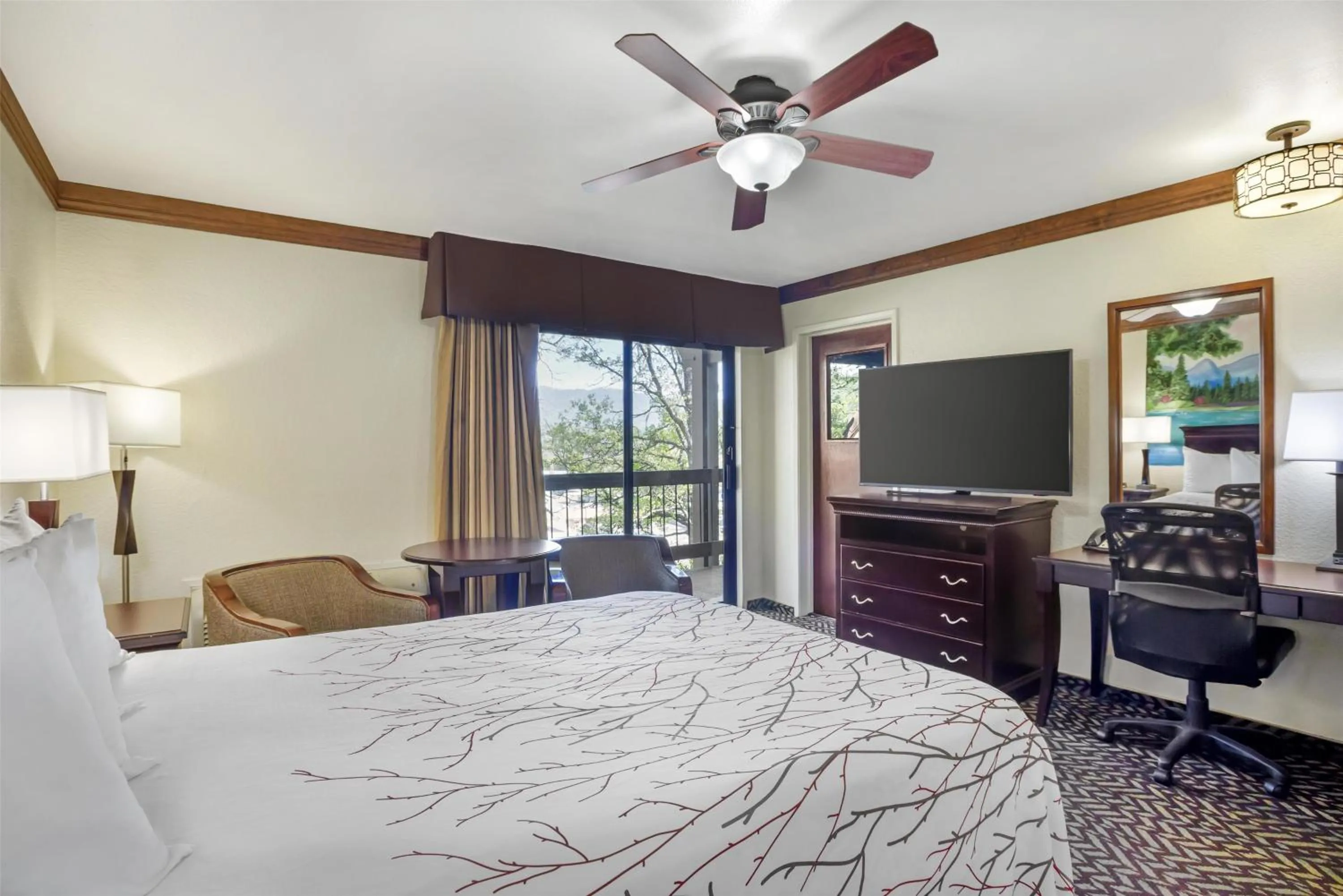 Queen Room - Non-Smoking in Best Western Plus Yosemite Gateway Inn