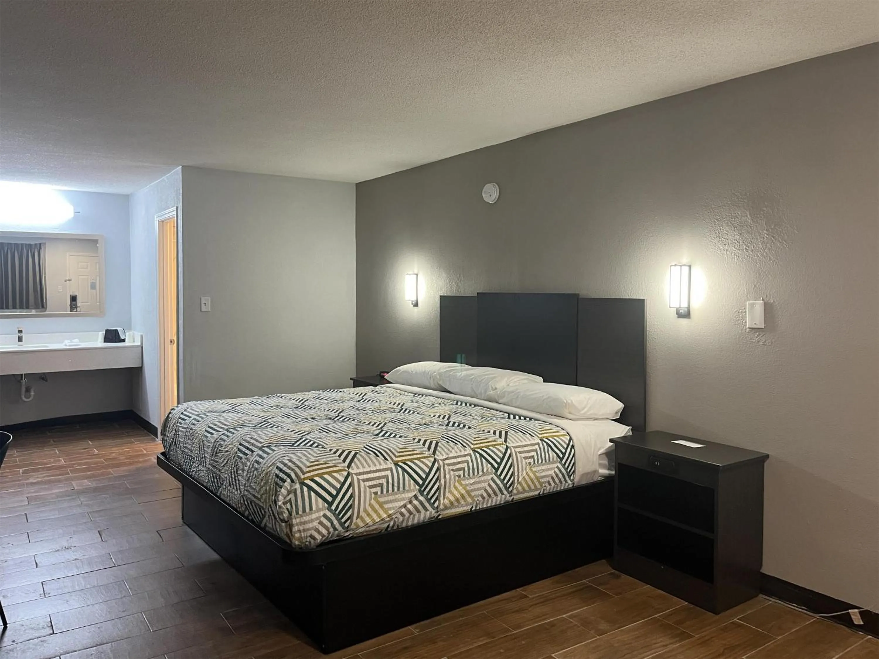 King Room - single occupancy - Disability Access - Non-Smoking in Studio 6 Suites Hurricane, WV