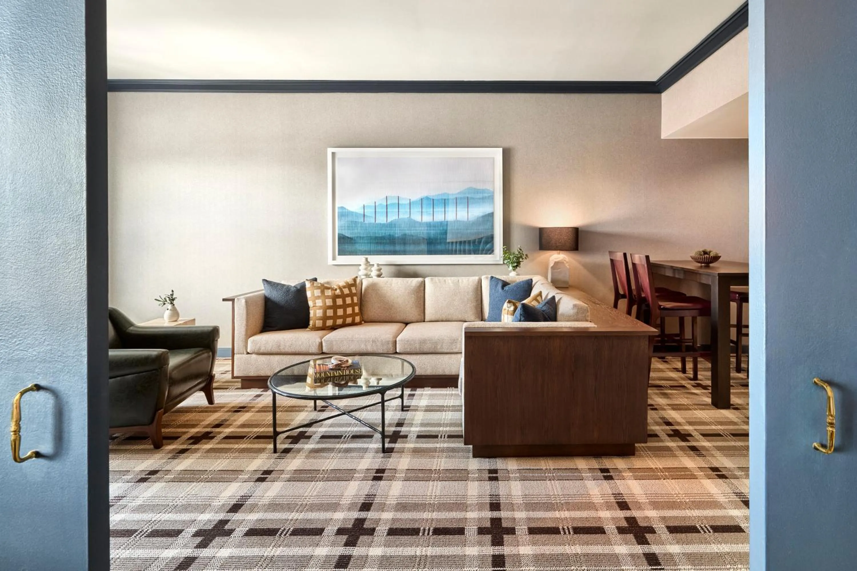 Balcony Suite with 1 King Bed in Omni Interlocken Hotel